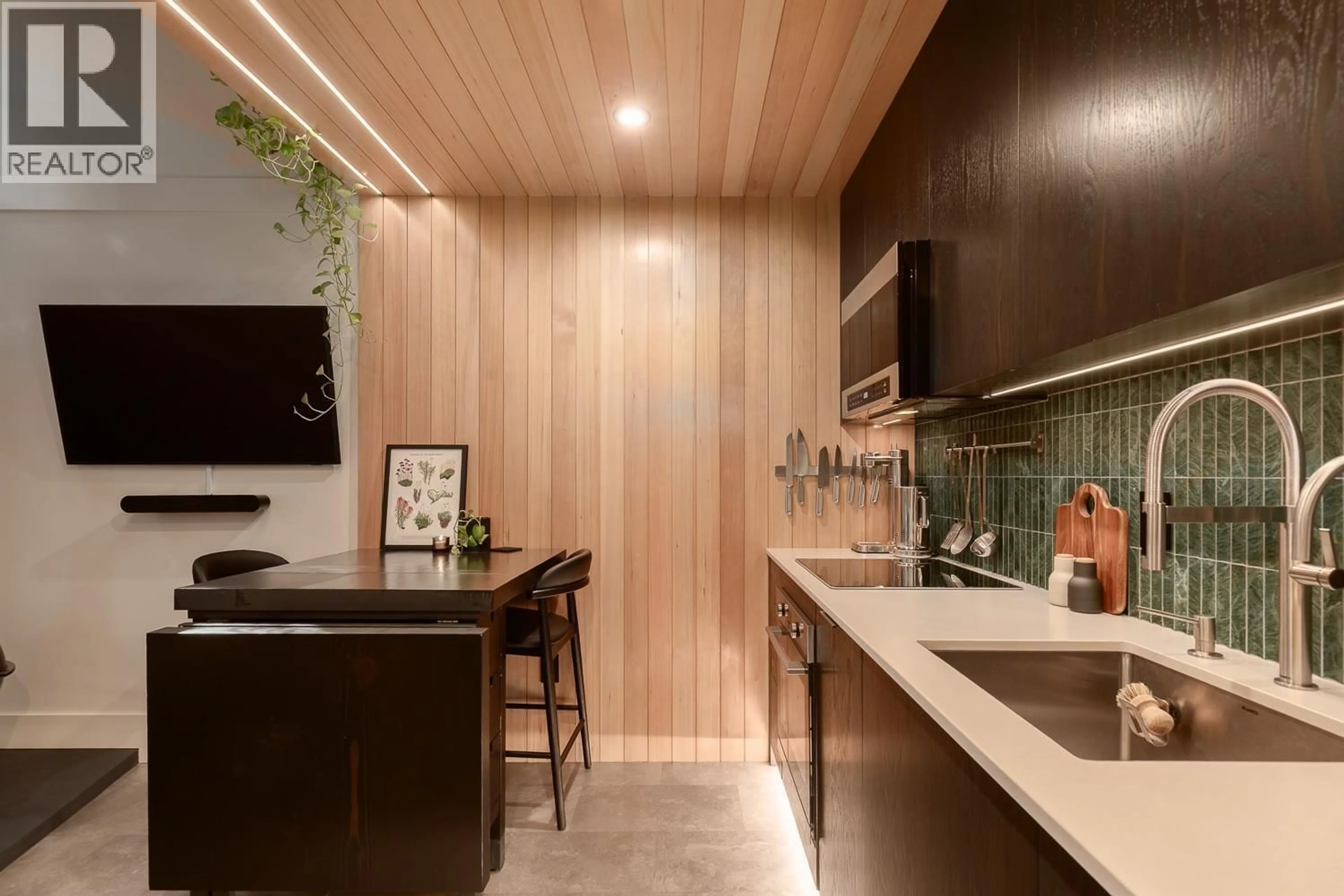 Contemporary kitchen, unknown for 3 - 2158 SARAJEVO DRIVE, Whistler British Columbia V8E0B5