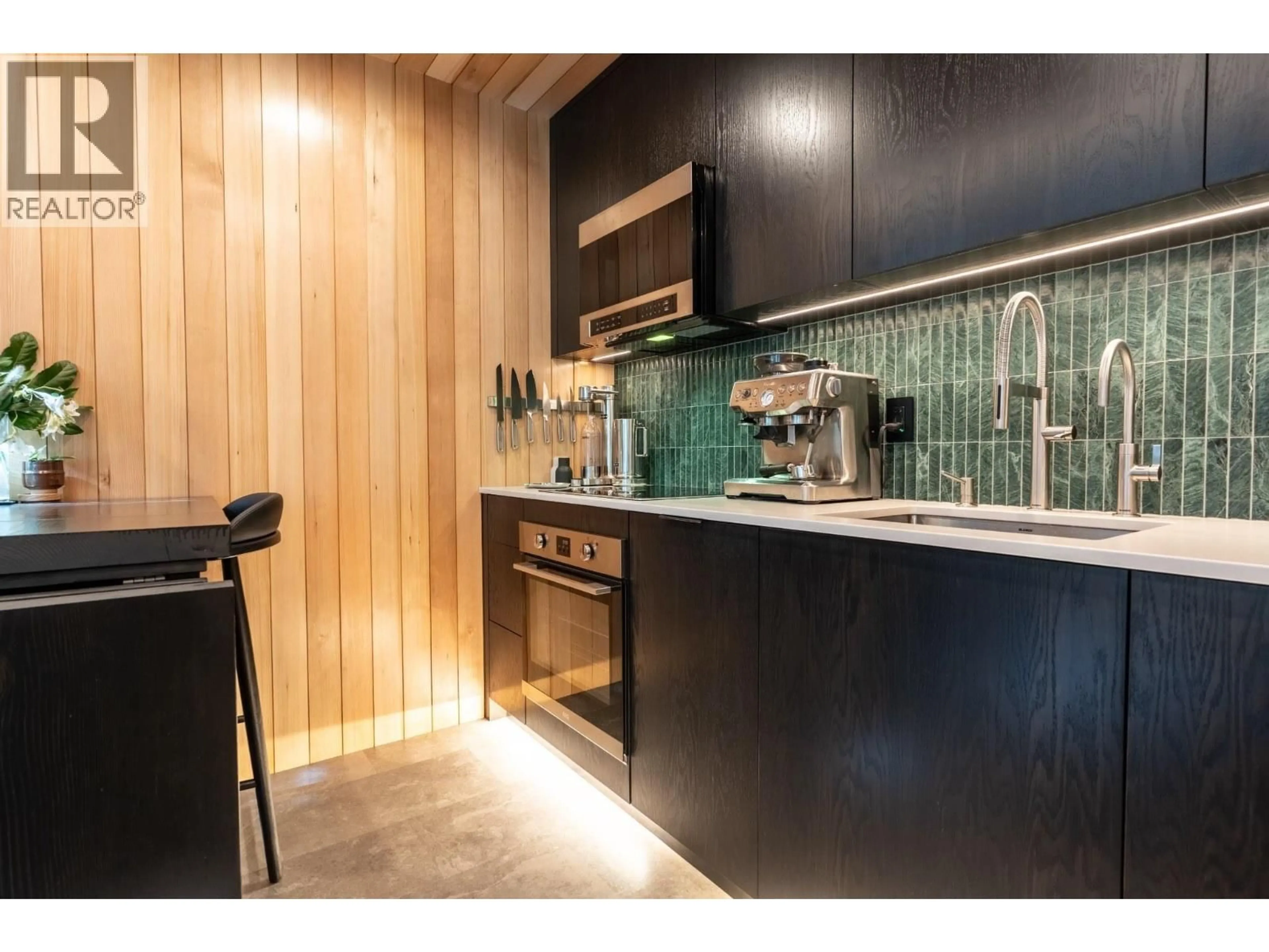 Contemporary kitchen, unknown for 3 - 2158 SARAJEVO DRIVE, Whistler British Columbia V8E0B5