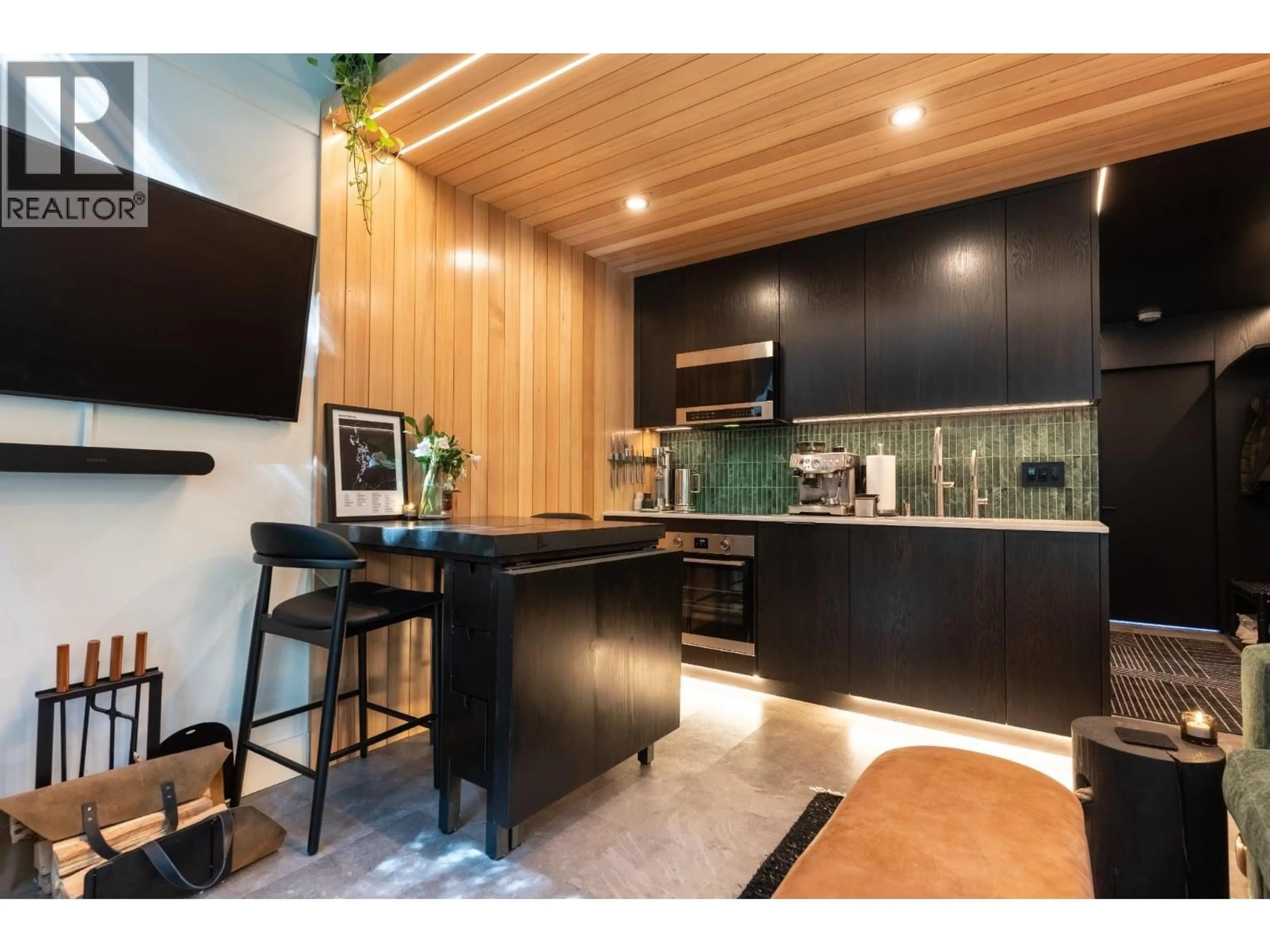 Contemporary kitchen, wood/laminate floor for 3 - 2158 SARAJEVO DRIVE, Whistler British Columbia V8E0B5