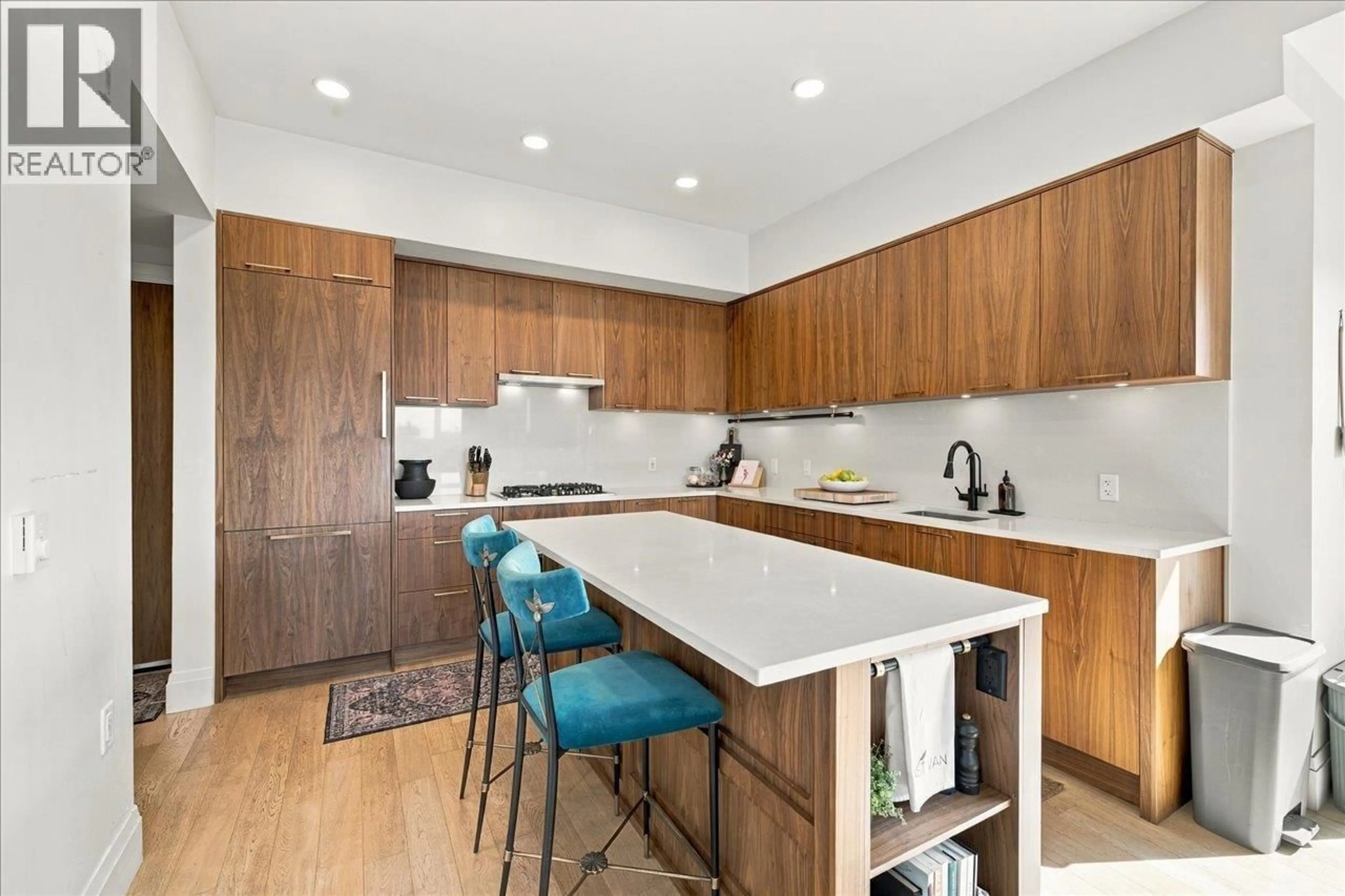 Contemporary kitchen, unknown for 602 - 2550 GARDEN DRIVE, Vancouver British Columbia V5N4X6