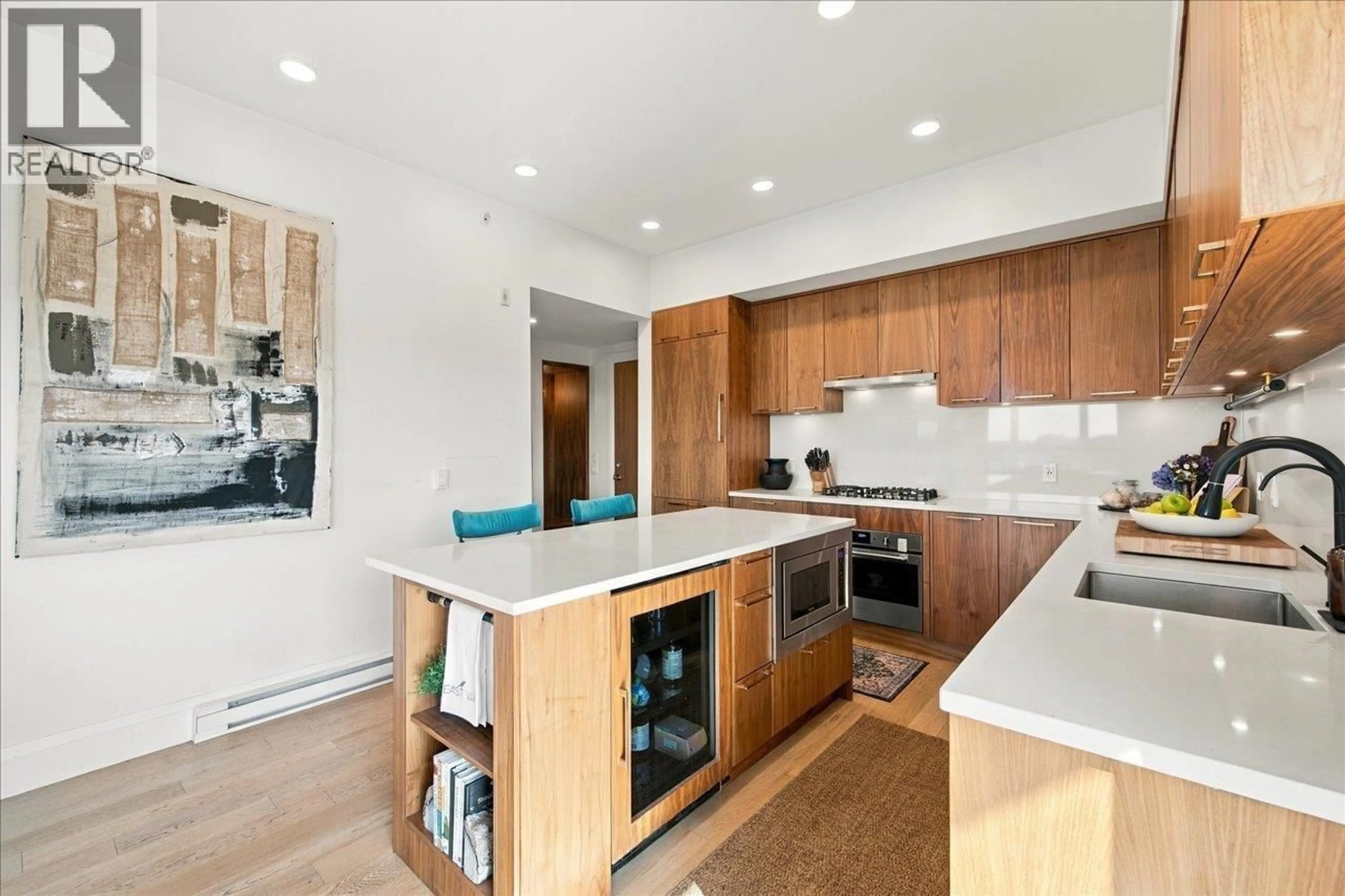 Contemporary kitchen, wood/laminate floor for 602 - 2550 GARDEN DRIVE, Vancouver British Columbia V5N4X6