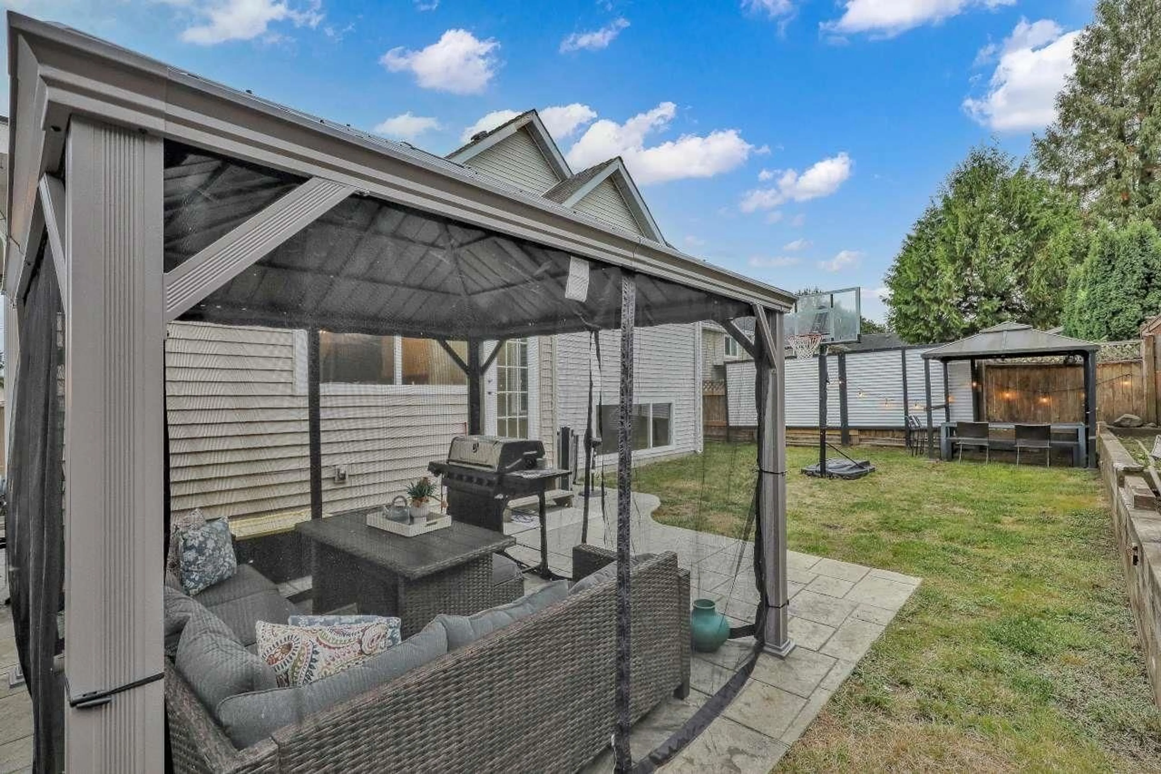Patio, street for 6331 135 STREET, Surrey British Columbia V3X1J7