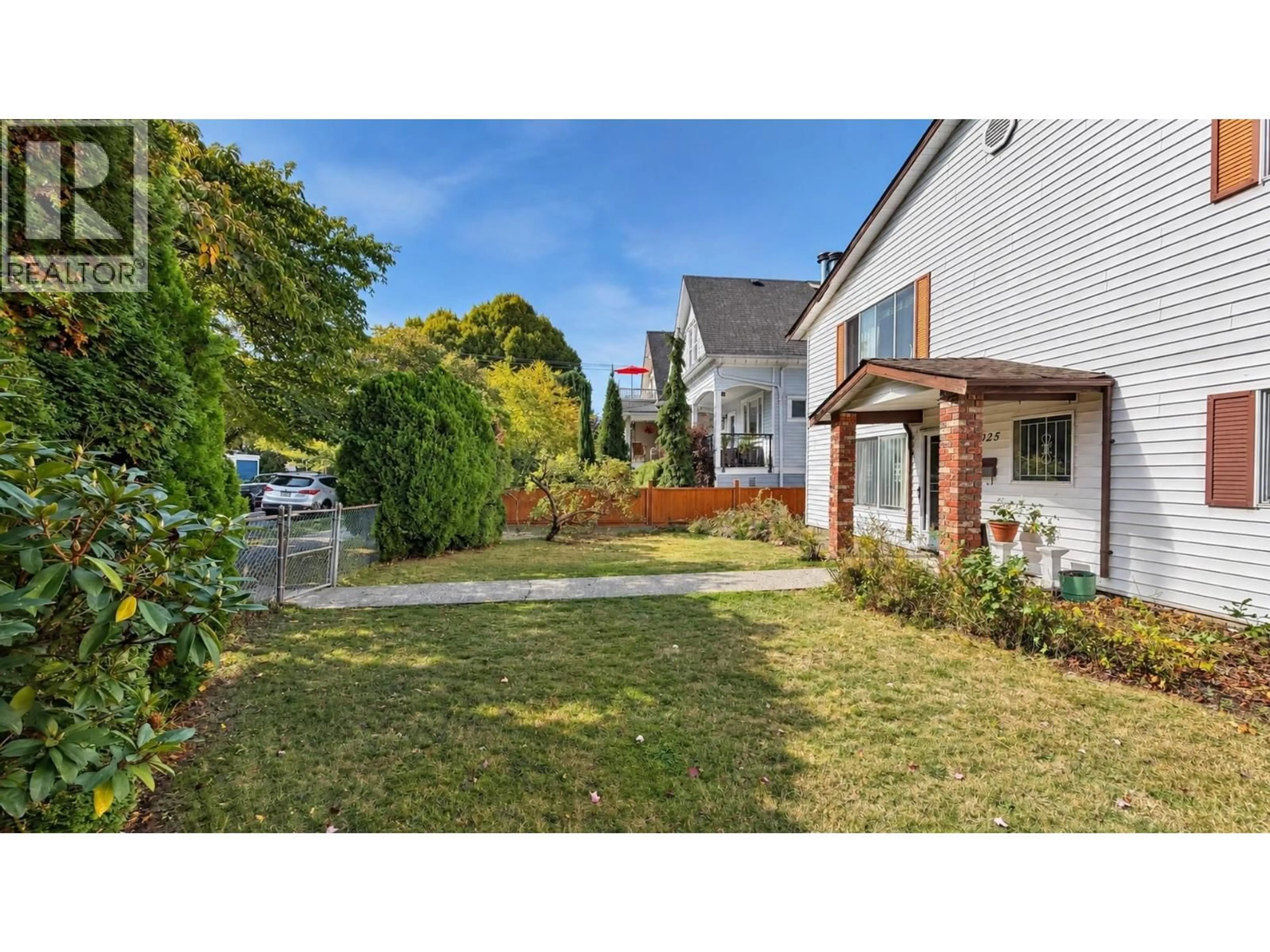 A pic from outside/outdoor area/front of a property/back of a property/a pic from drone, street for 1025 22ND AVENUE, Vancouver British Columbia V5V1W2
