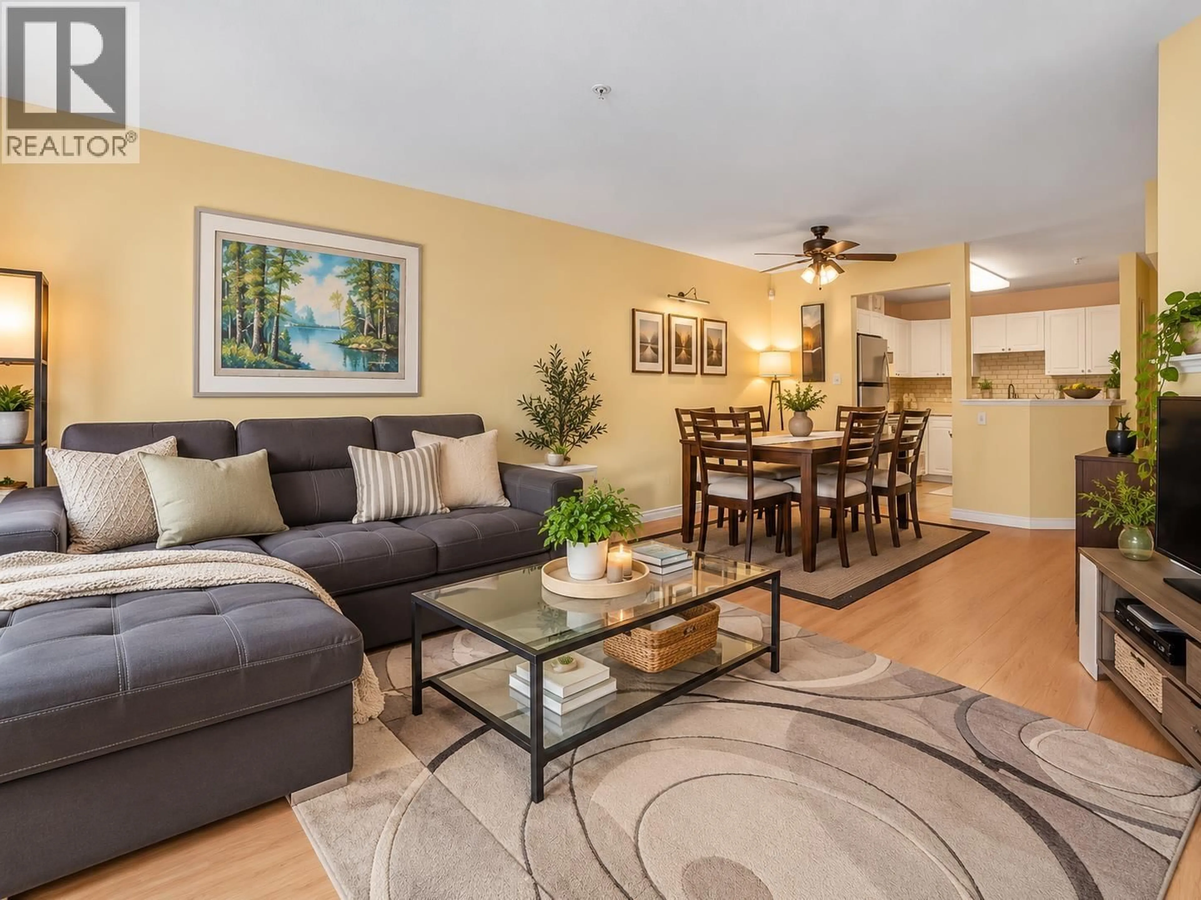 Living room with furniture, unknown for 401 - 1128 SIXTH AVENUE, New Westminster British Columbia V3M6V8