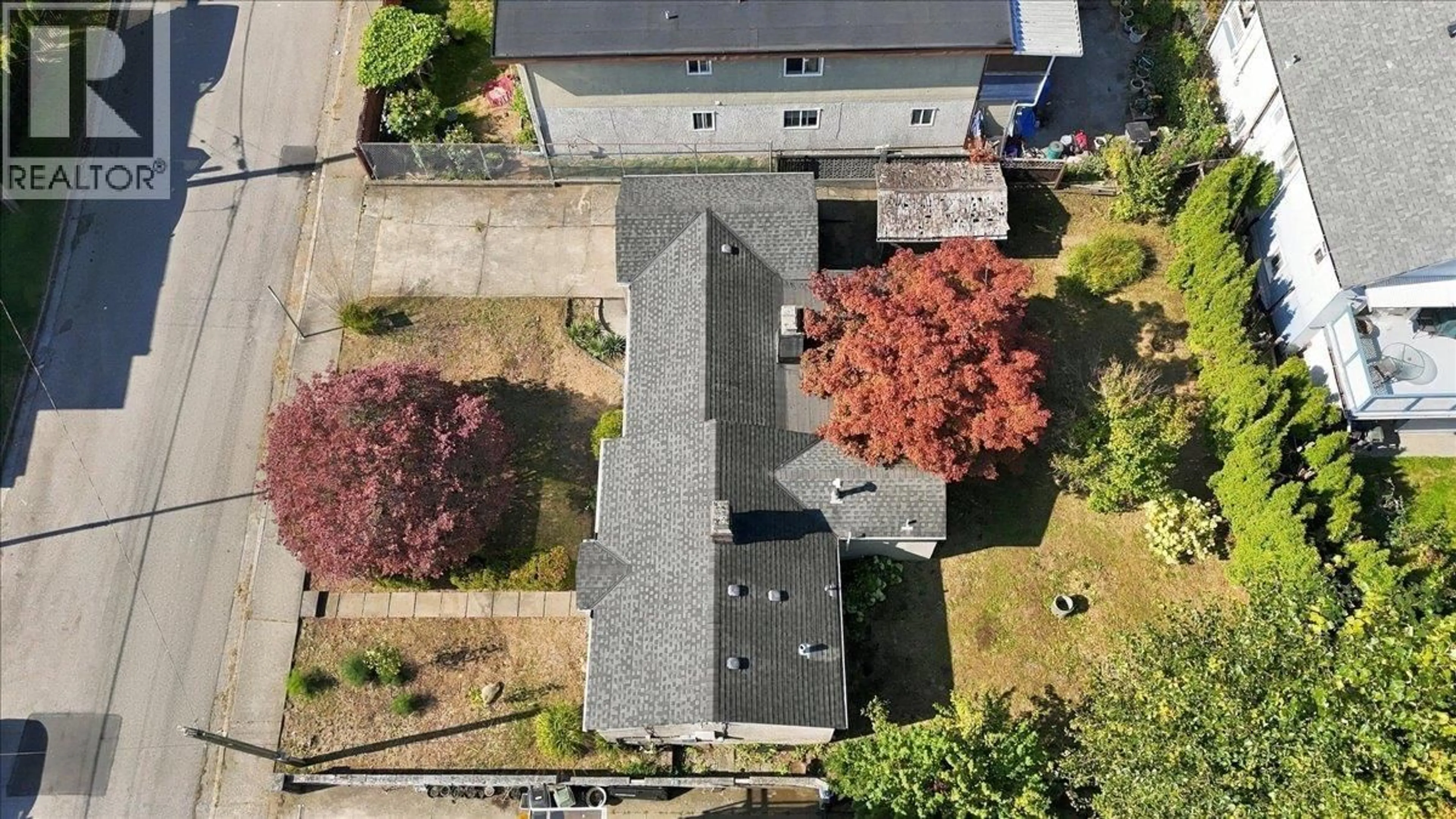 A pic from outside/outdoor area/front of a property/back of a property/a pic from drone, street for 2219 25TH AVENUE, Vancouver British Columbia V5N2V7