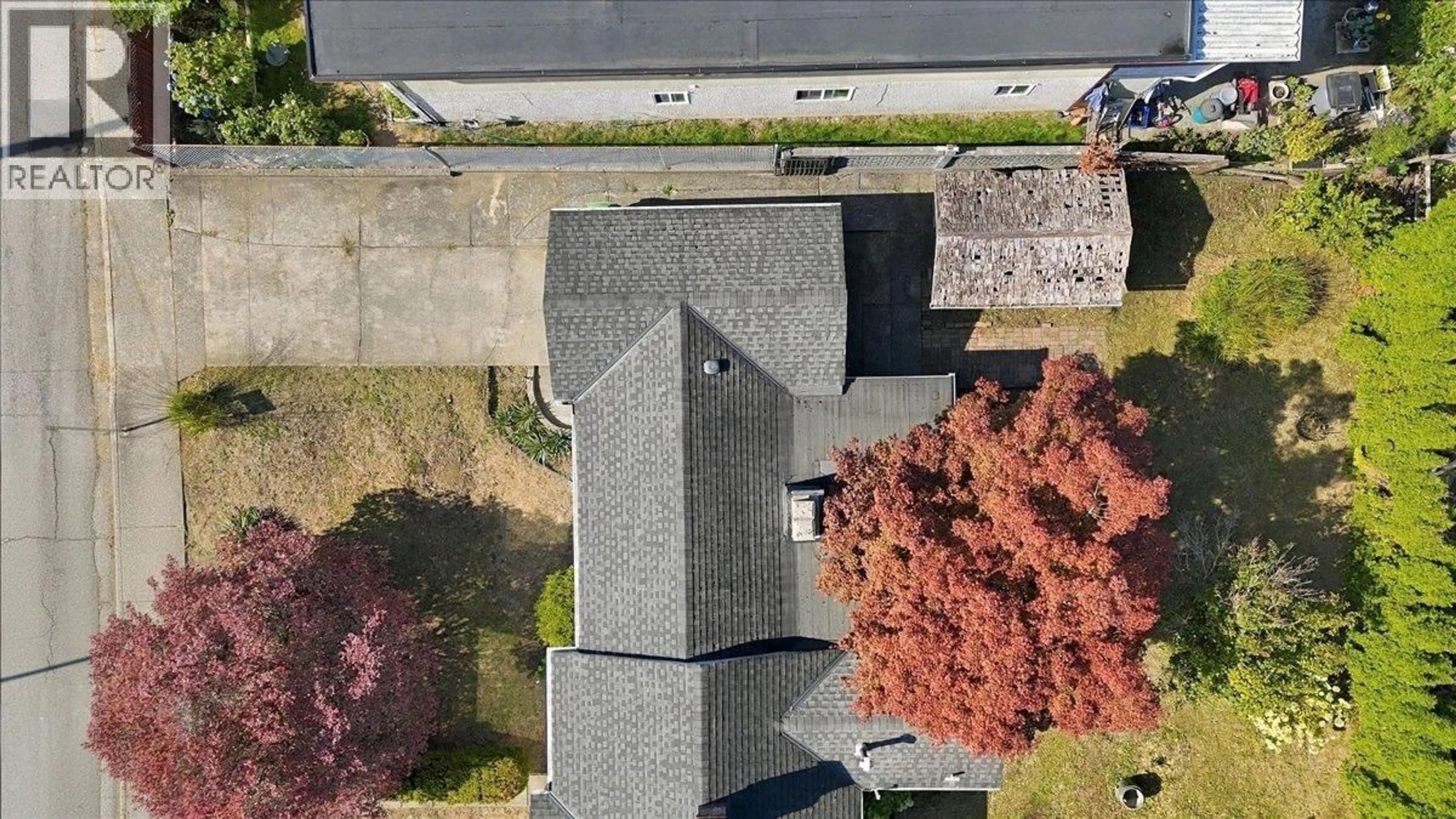 A pic from outside/outdoor area/front of a property/back of a property/a pic from drone, street for 2219 25TH AVENUE, Vancouver British Columbia V5N2V7