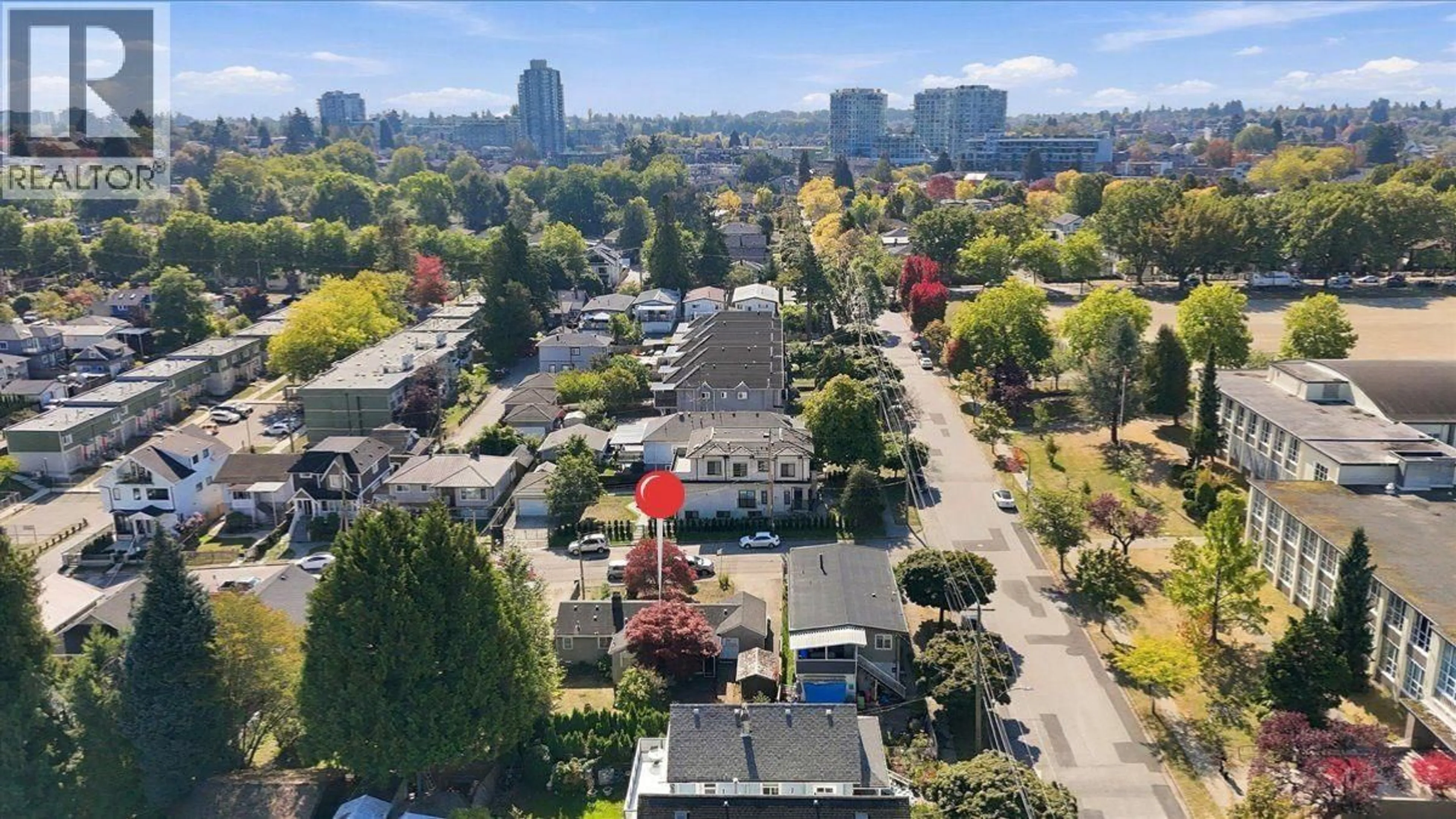 A pic from outside/outdoor area/front of a property/back of a property/a pic from drone, city buildings view from balcony for 2219 25TH AVENUE, Vancouver British Columbia V5N2V7