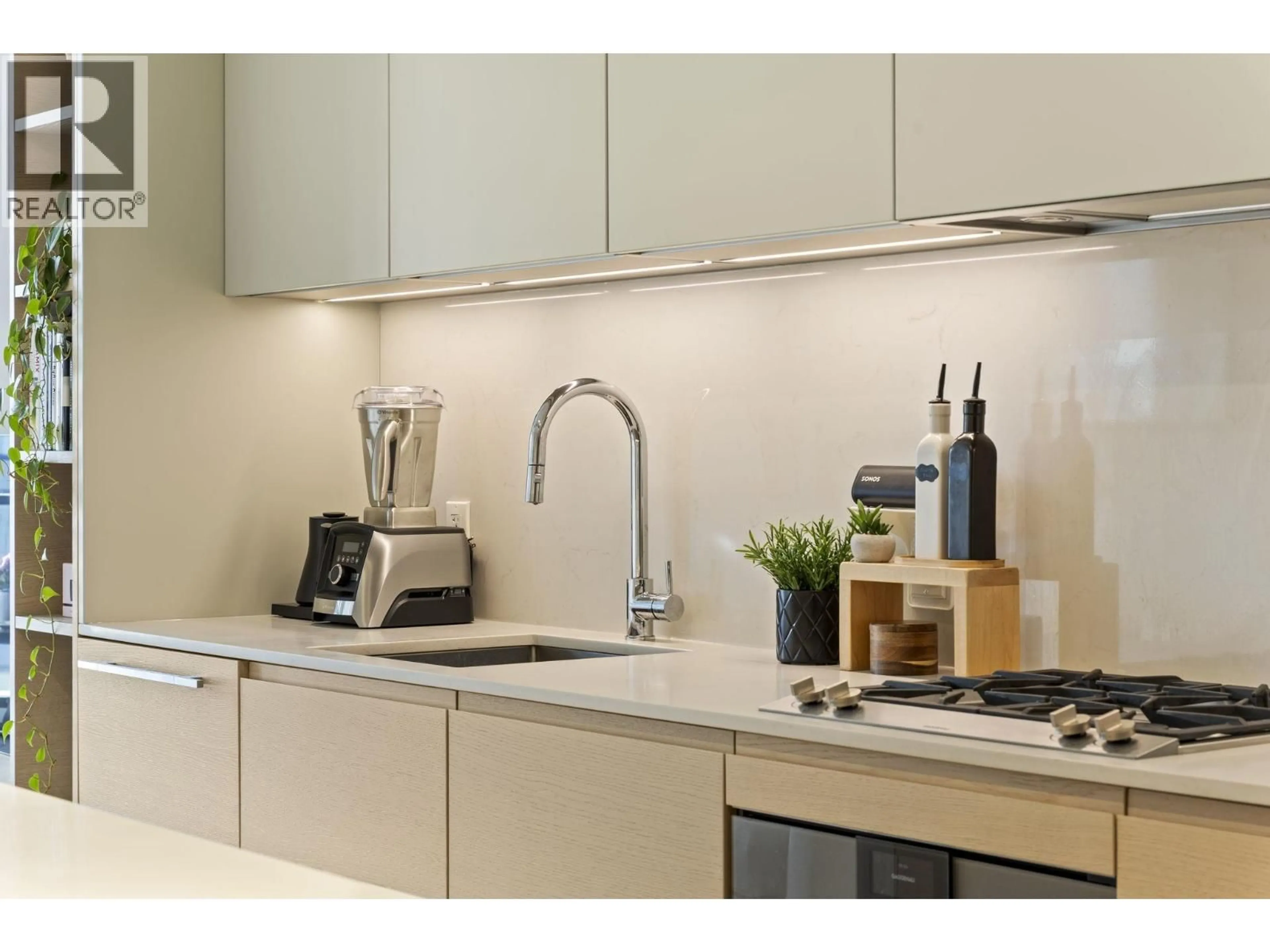 Standard kitchen, unknown for 2007 - 1289 HORNBY STREET, Vancouver British Columbia V6Z0G7