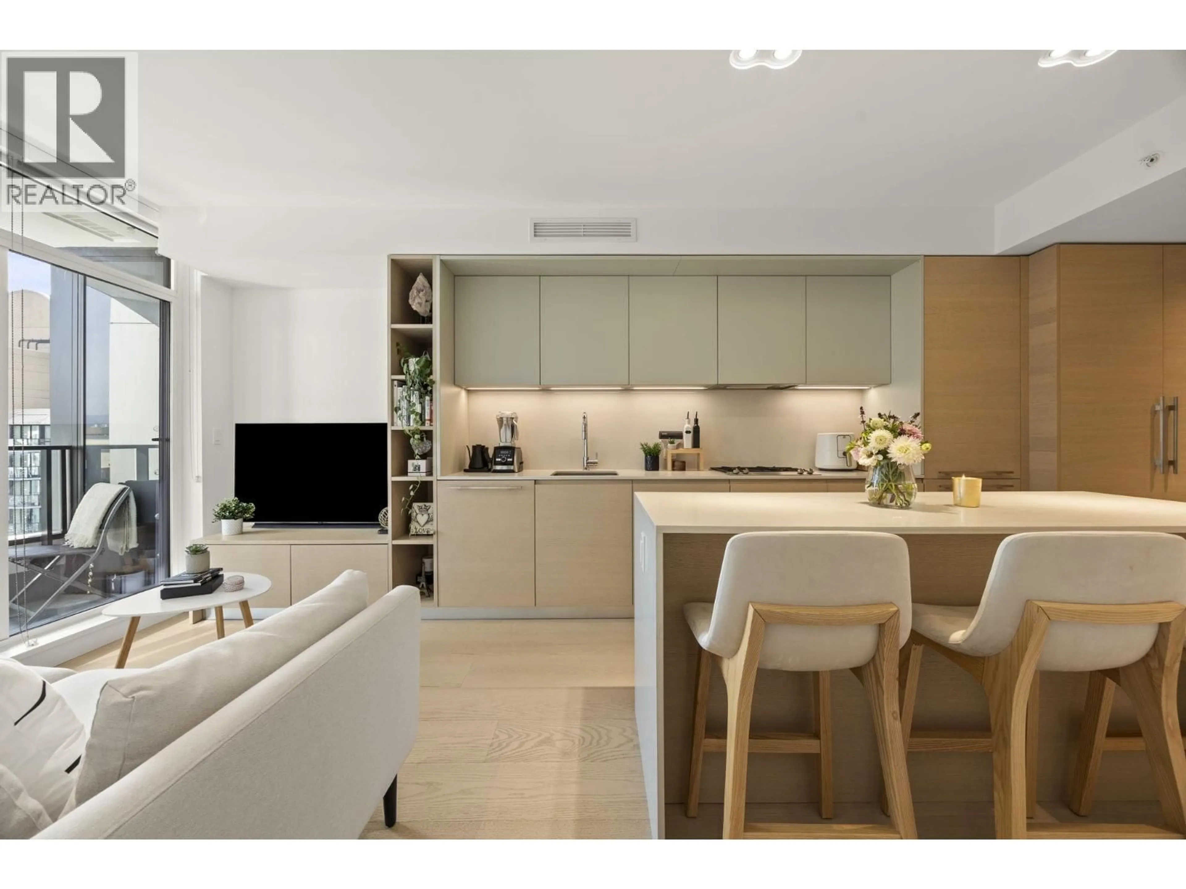 Open concept kitchen, unknown for 2007 - 1289 HORNBY STREET, Vancouver British Columbia V6Z0G7