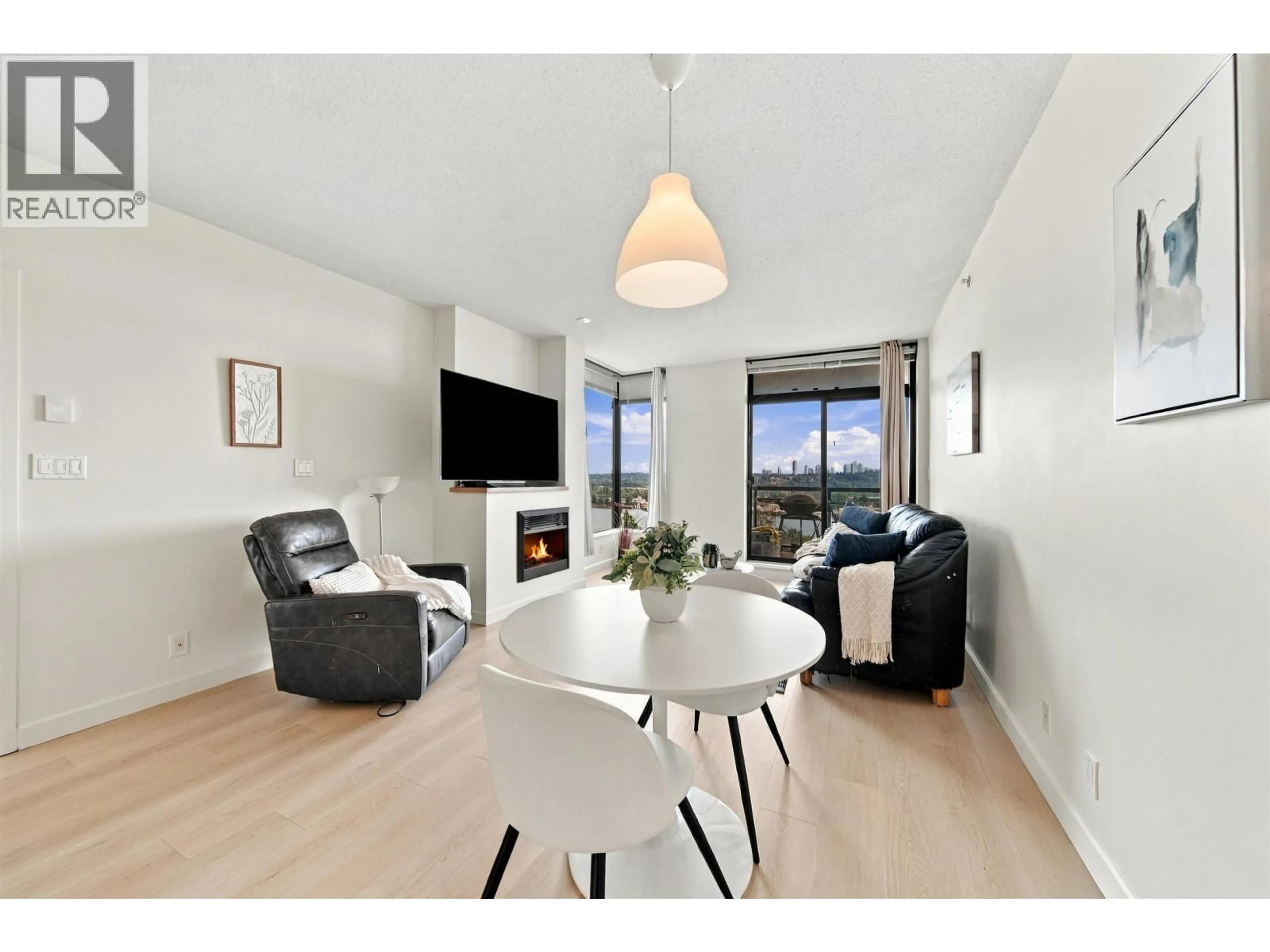Living room with furniture, wood/laminate floor for 903 - 15 ROYAL AVENUE, New Westminster British Columbia V3L0A9
