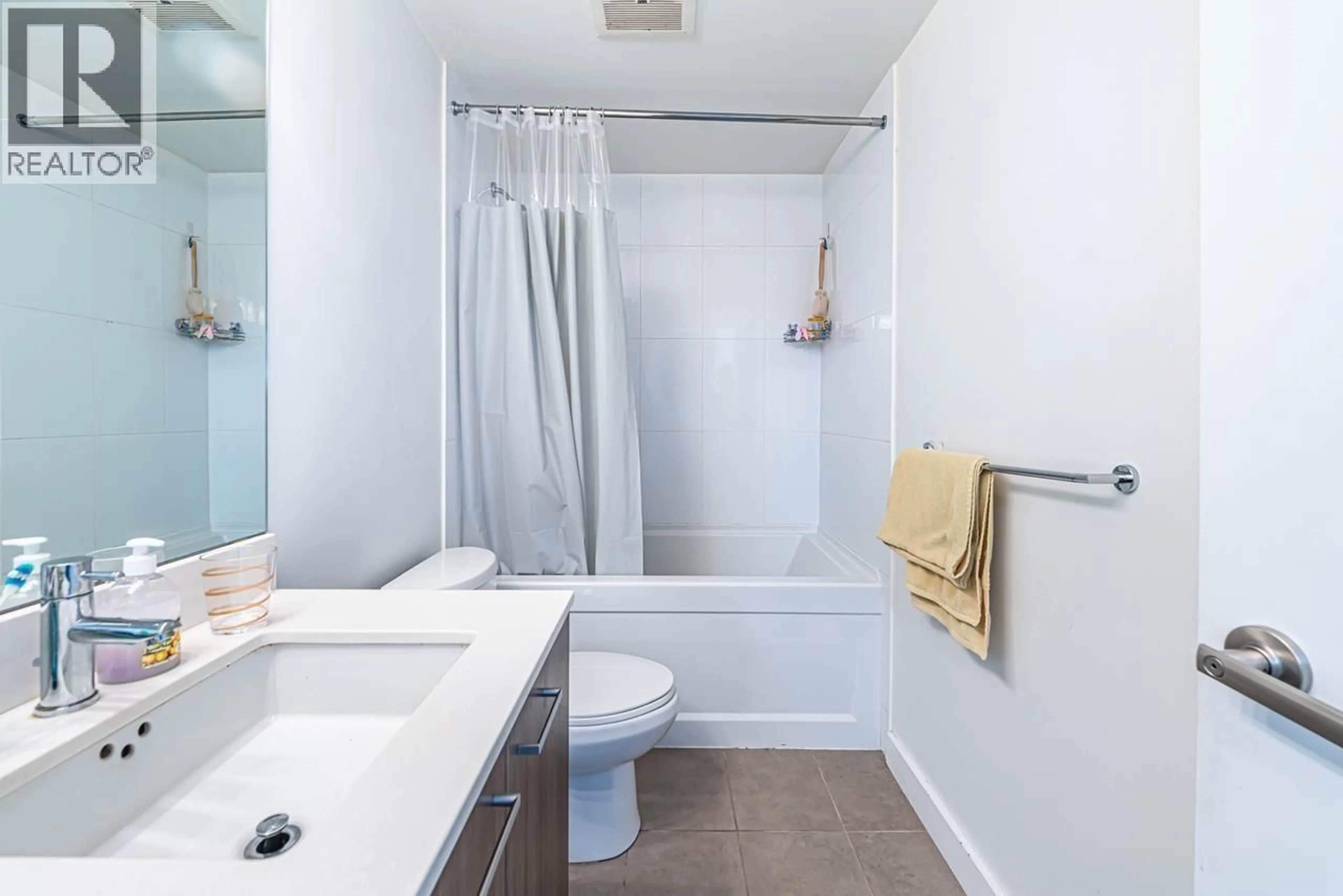 Standard bathroom, ceramic/tile floor for 3103 - 2955 ATLANTIC AVENUE, Coquitlam British Columbia V3B0H9