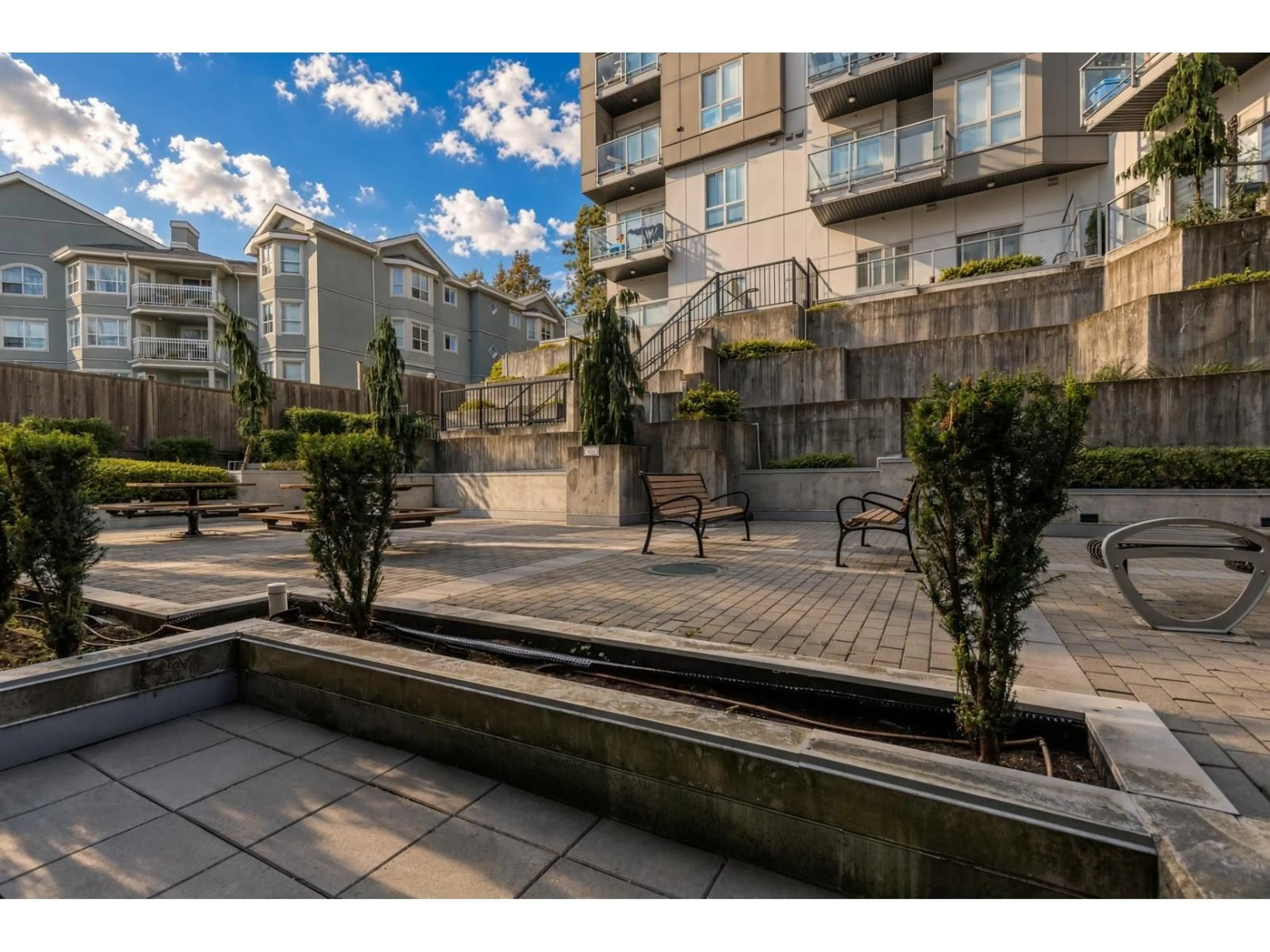 Patio, street for B107 - 9689 140TH STREET, Surrey British Columbia V3T0P3