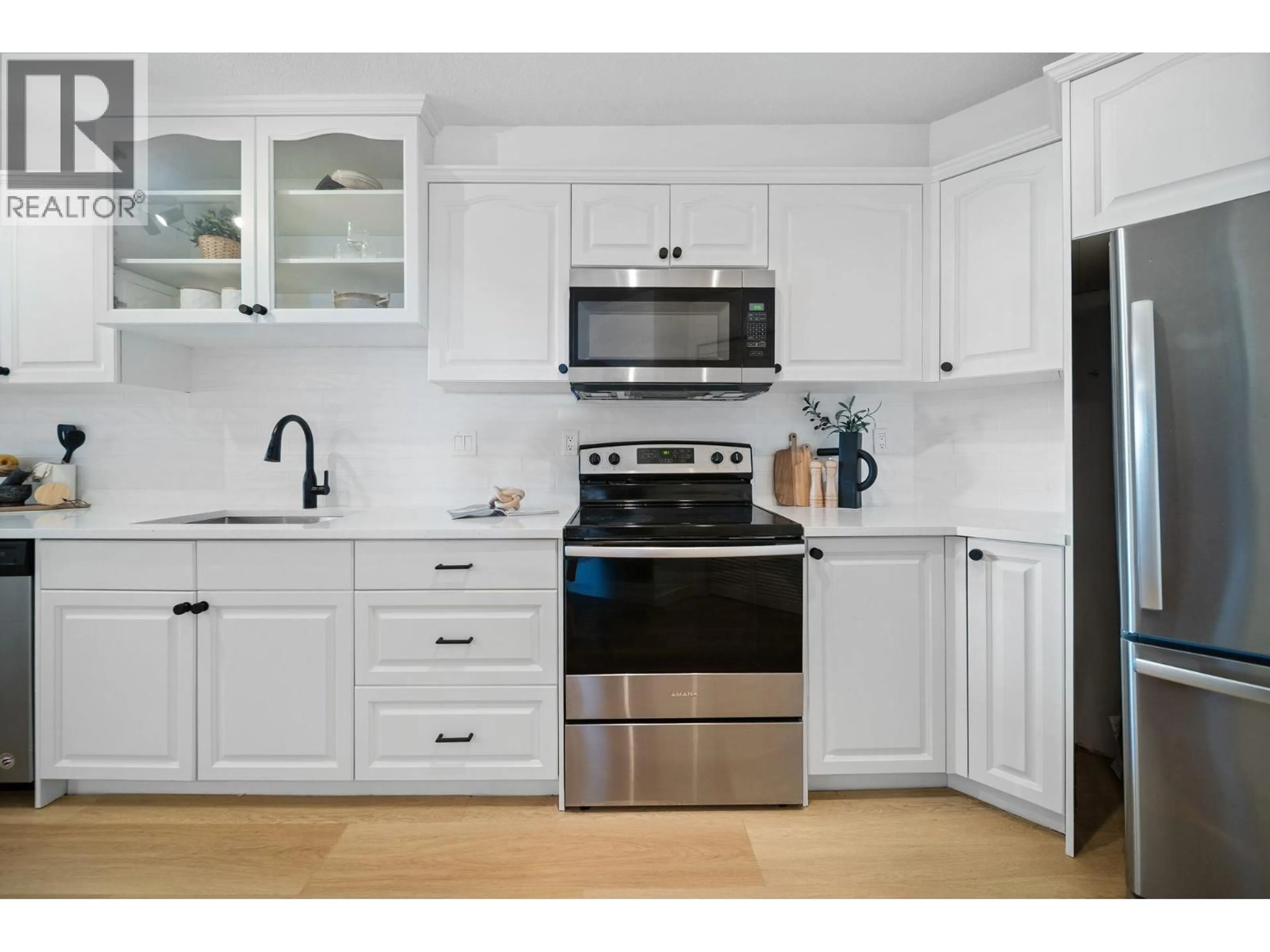 Standard kitchen, ceramic/tile floor for 422 - 12931 RAILWAY AVENUE, Richmond British Columbia V7E6M5