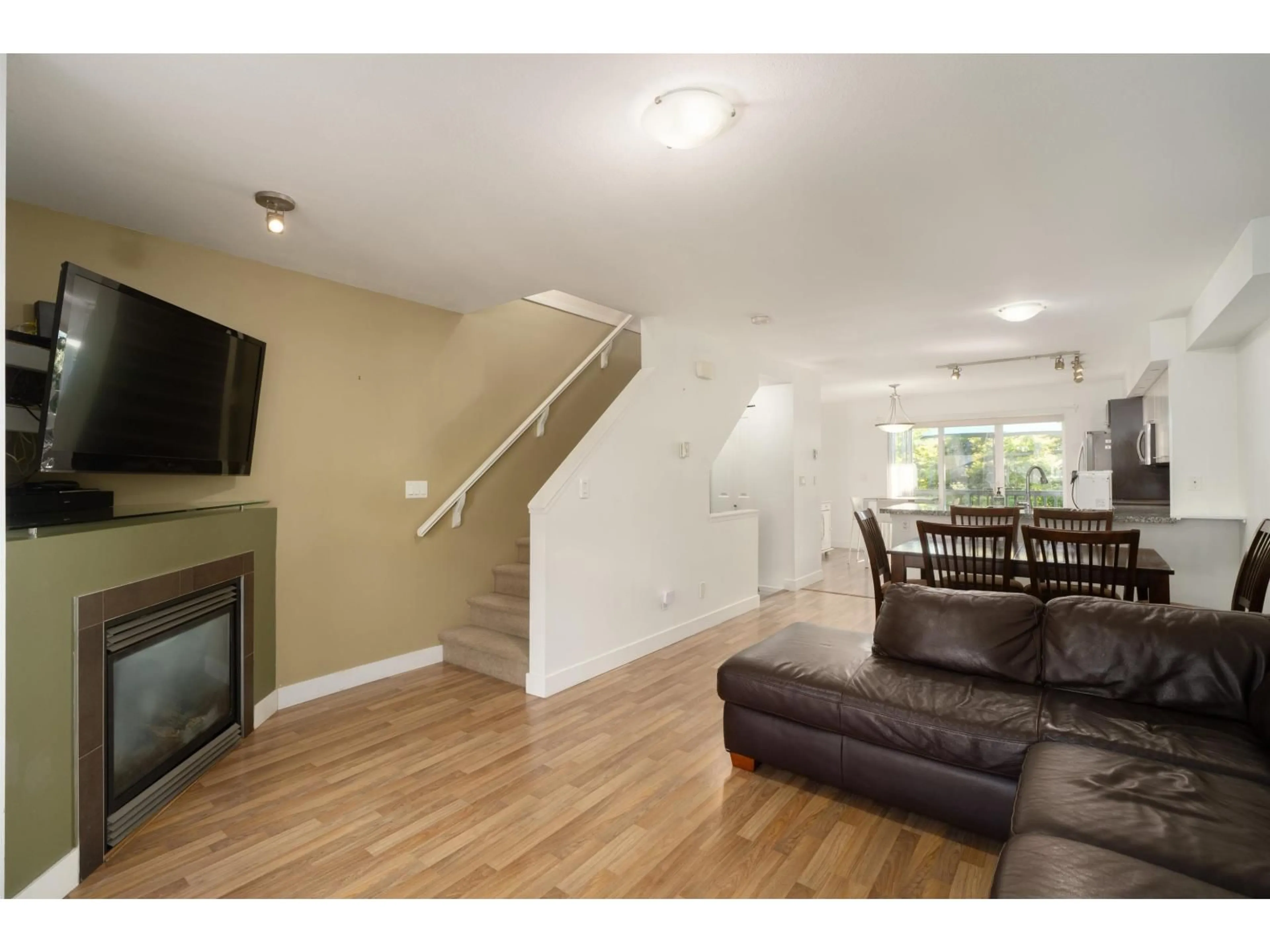 Living room with furniture, wood/laminate floor for 27 - 19448 68 AVENUE, Surrey British Columbia V4N5V5