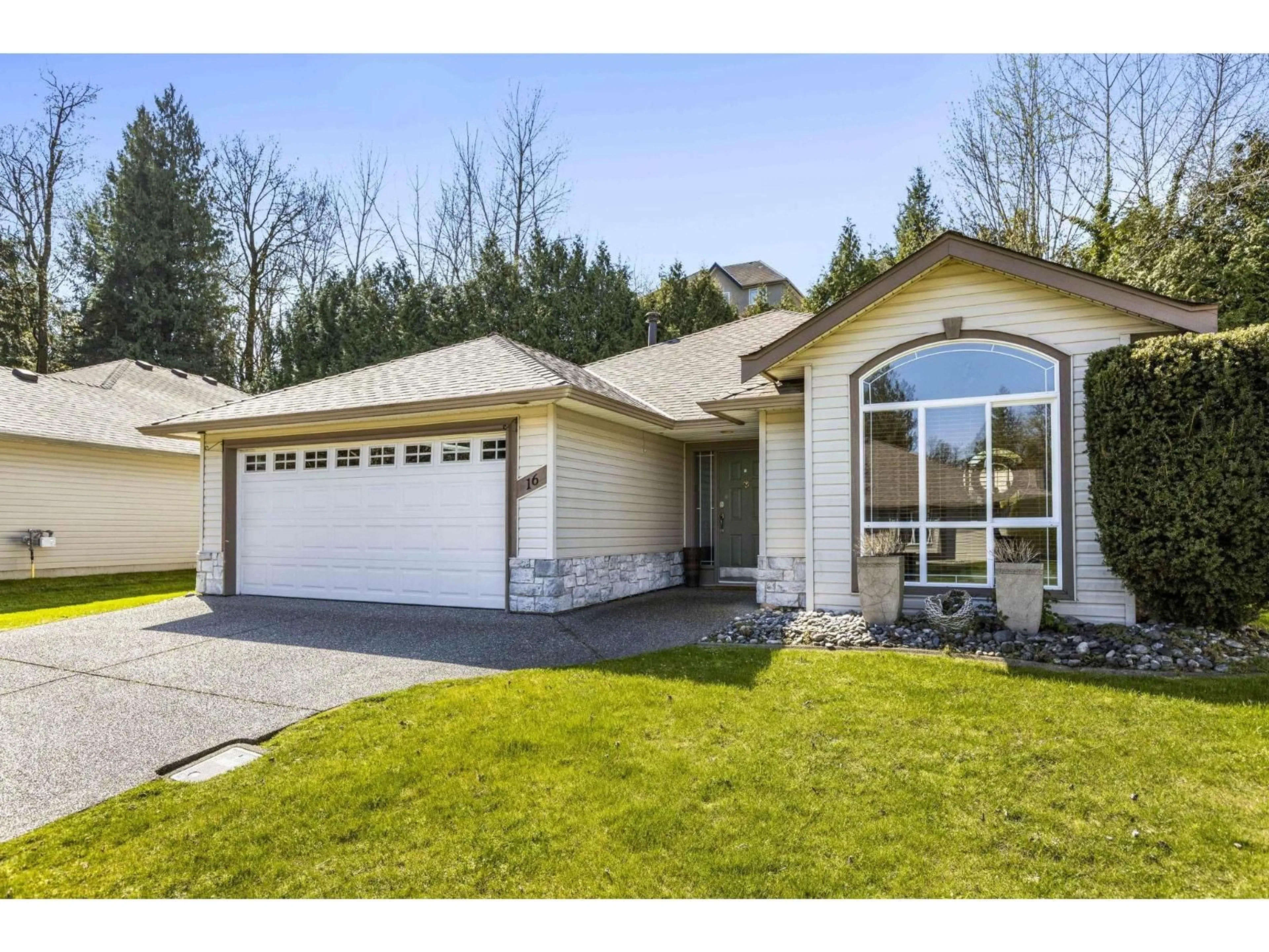 Home with vinyl exterior material, street for 16 - 32250 DOWNES ROAD, Abbotsford British Columbia V4X2R1