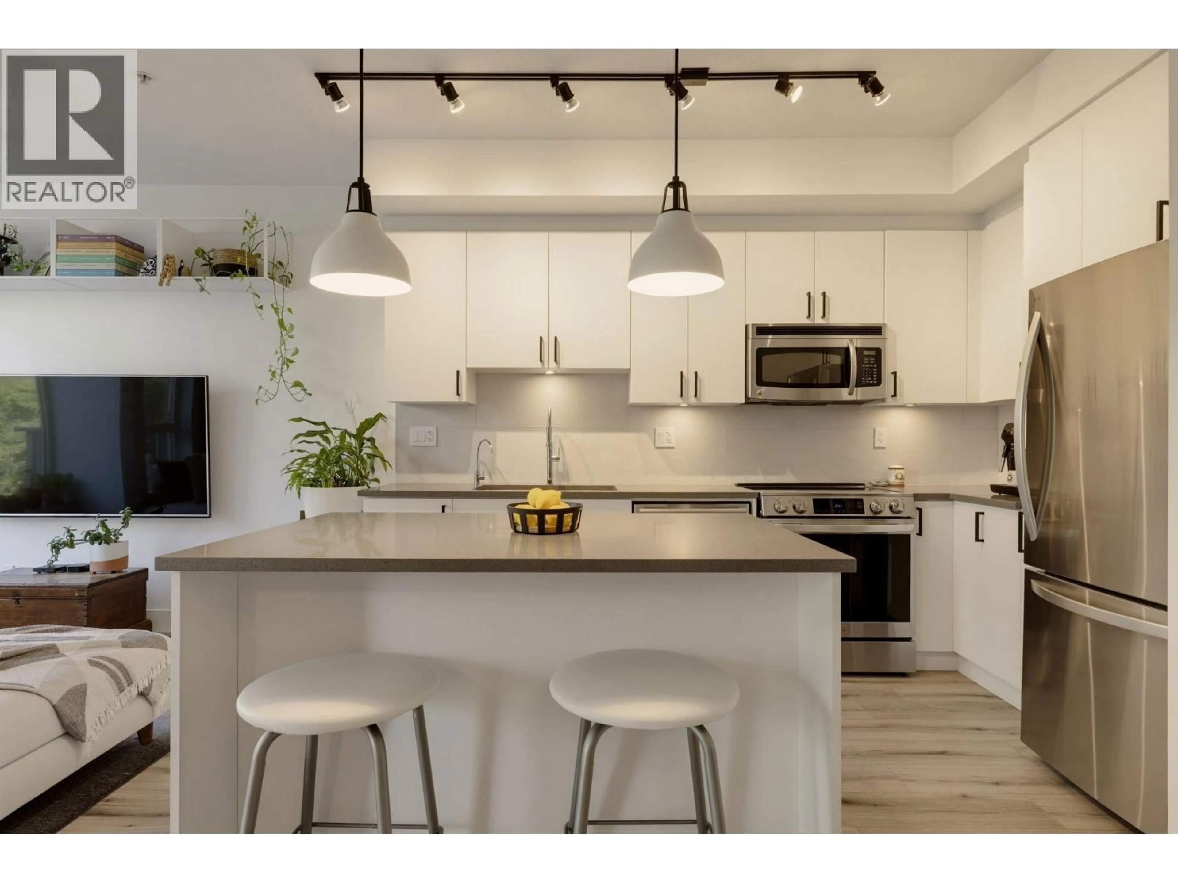 Open concept kitchen, unknown for 234 - 735 15TH STREET, North Vancouver British Columbia V7M0B8