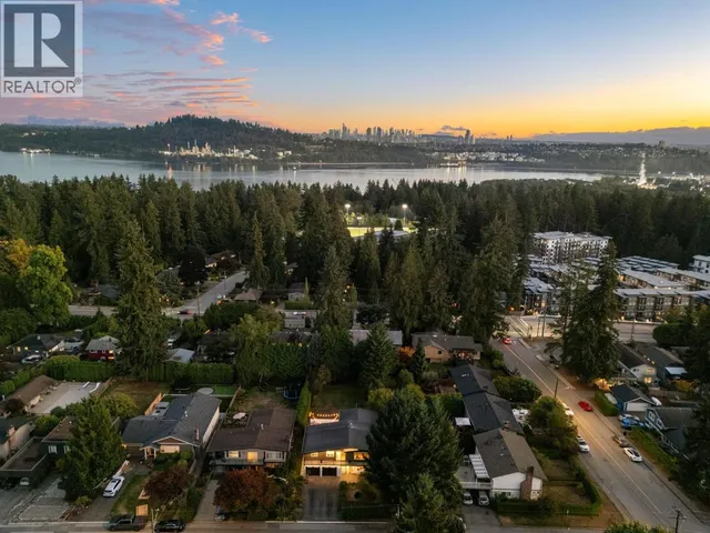 2763 VIOLET STREET, North Vancouver 2
