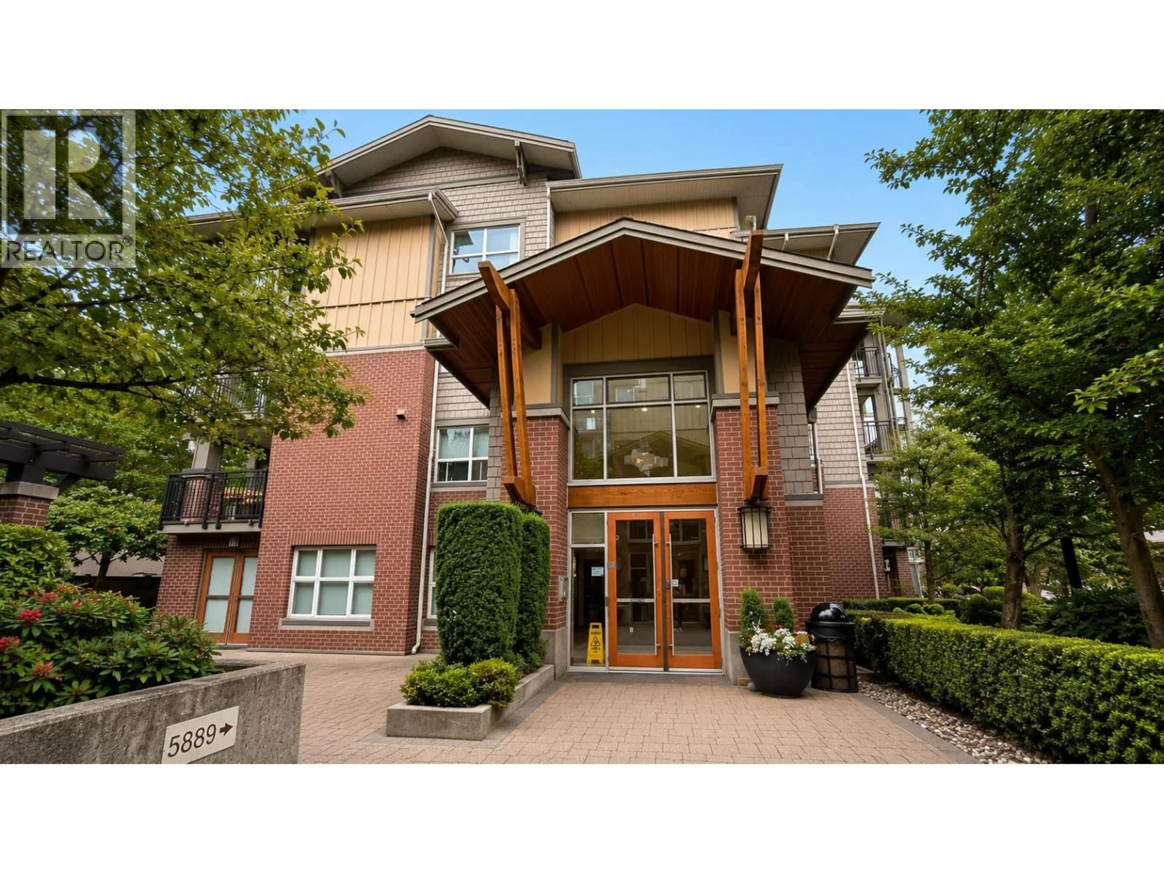 Indoor foyer for 215 - 5889 IRMIN STREET, Burnaby British Columbia V5J0C1