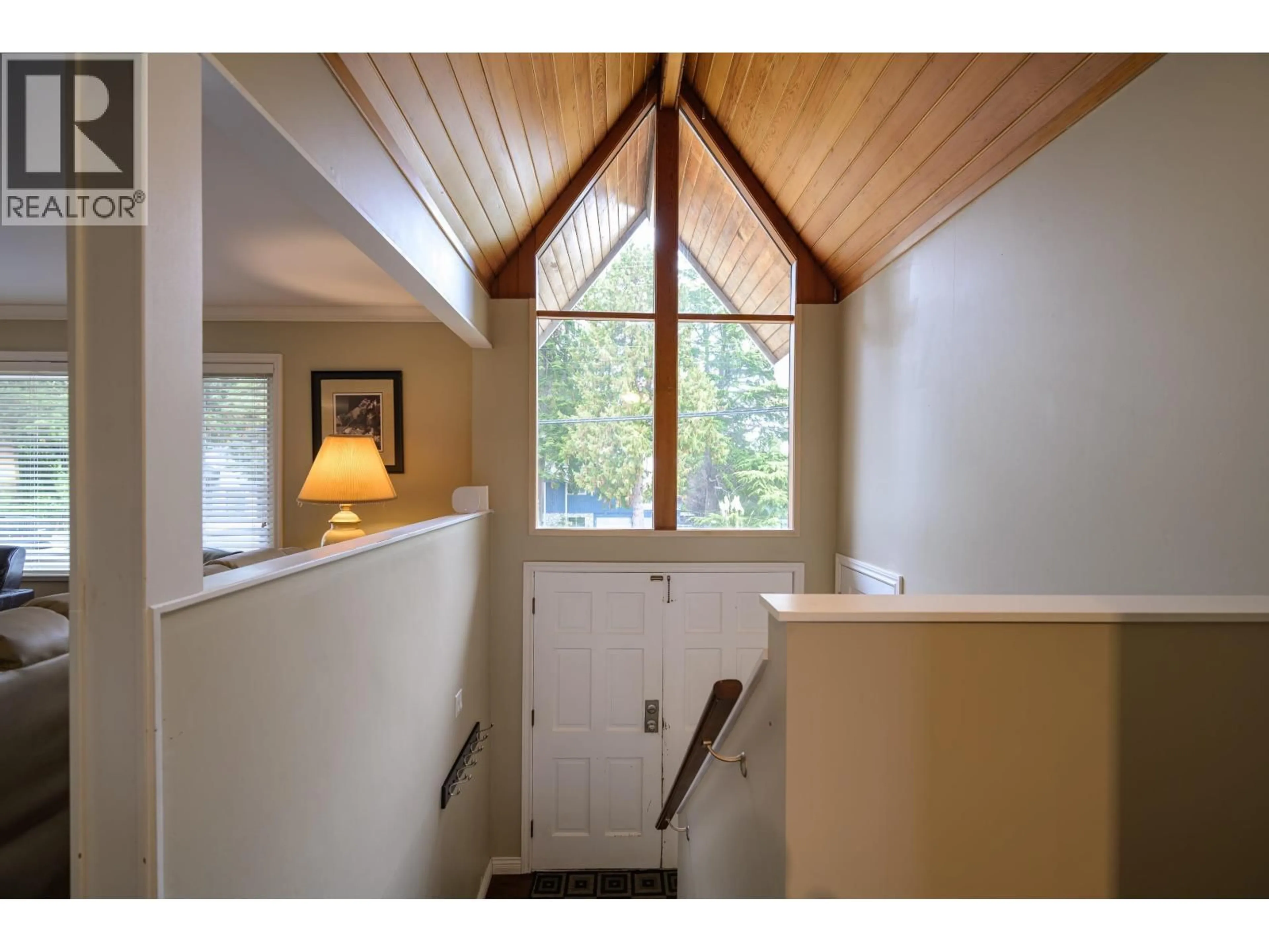 Indoor foyer for 5378 4TH AVENUE, Tsawwassen British Columbia V4M1G9