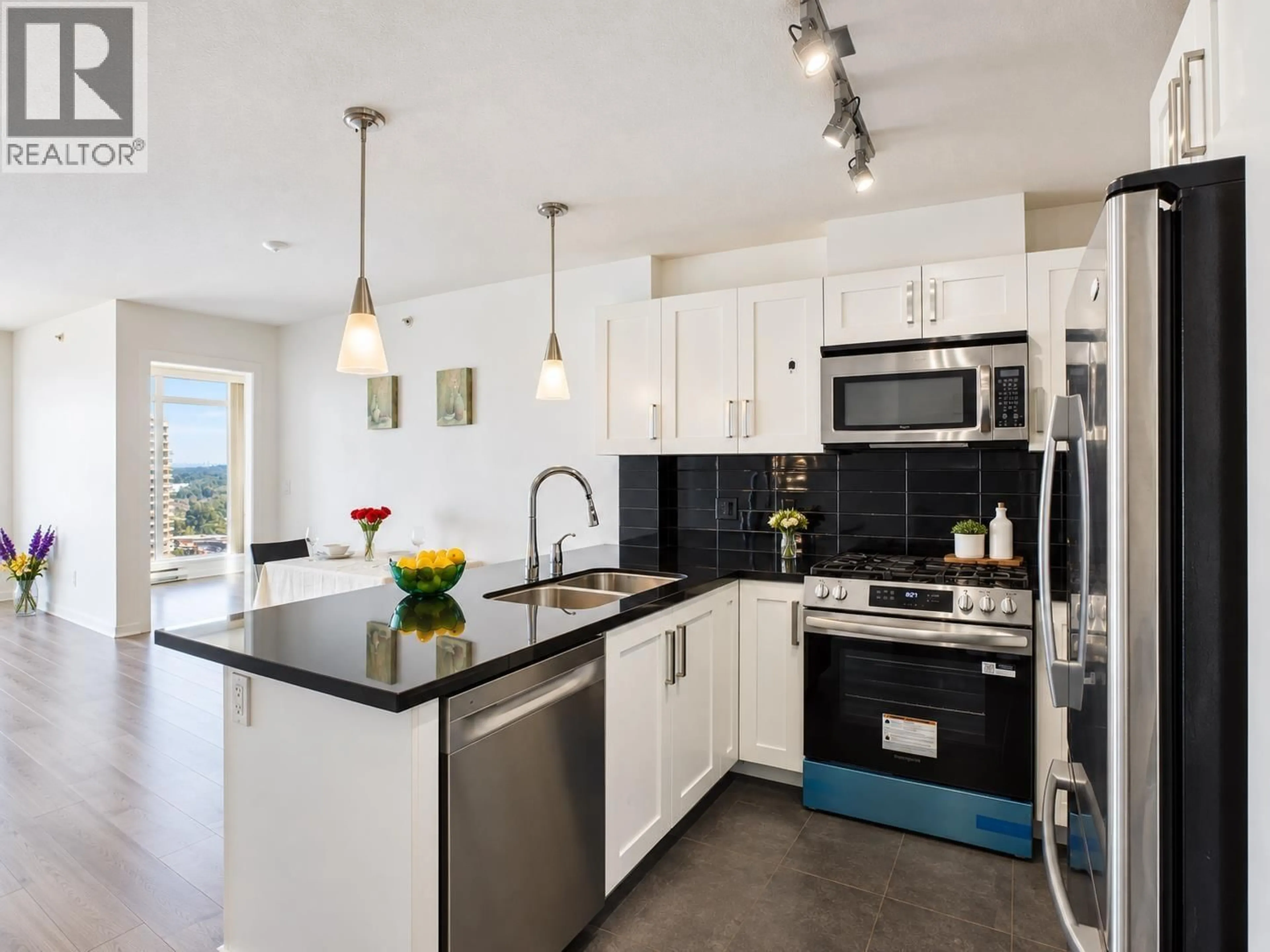 Open concept kitchen, ceramic/tile floor for 2805 - 2133 DOUGLAS ROAD, Burnaby British Columbia V5C0E9