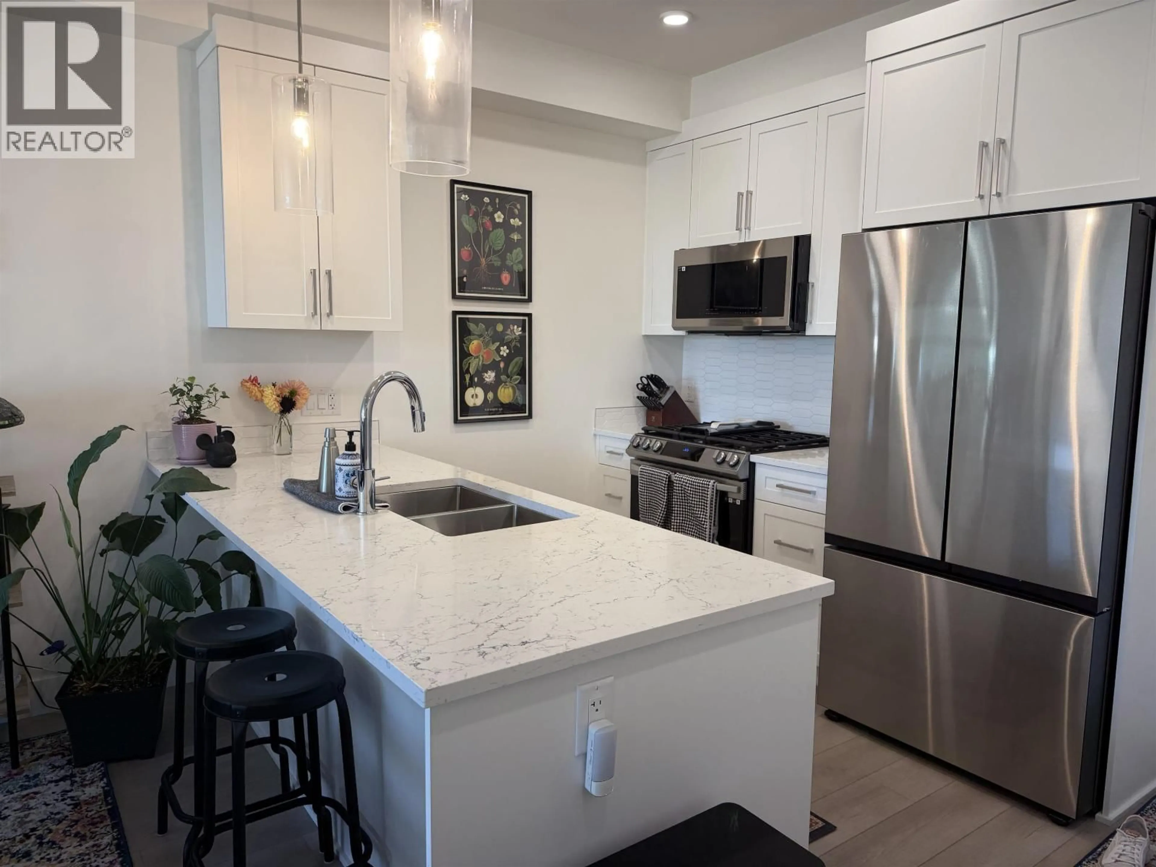 Open concept kitchen, ceramic/tile floor for 308 - 22633 SELKIRK AVENUE, Maple Ridge British Columbia V2X1C7