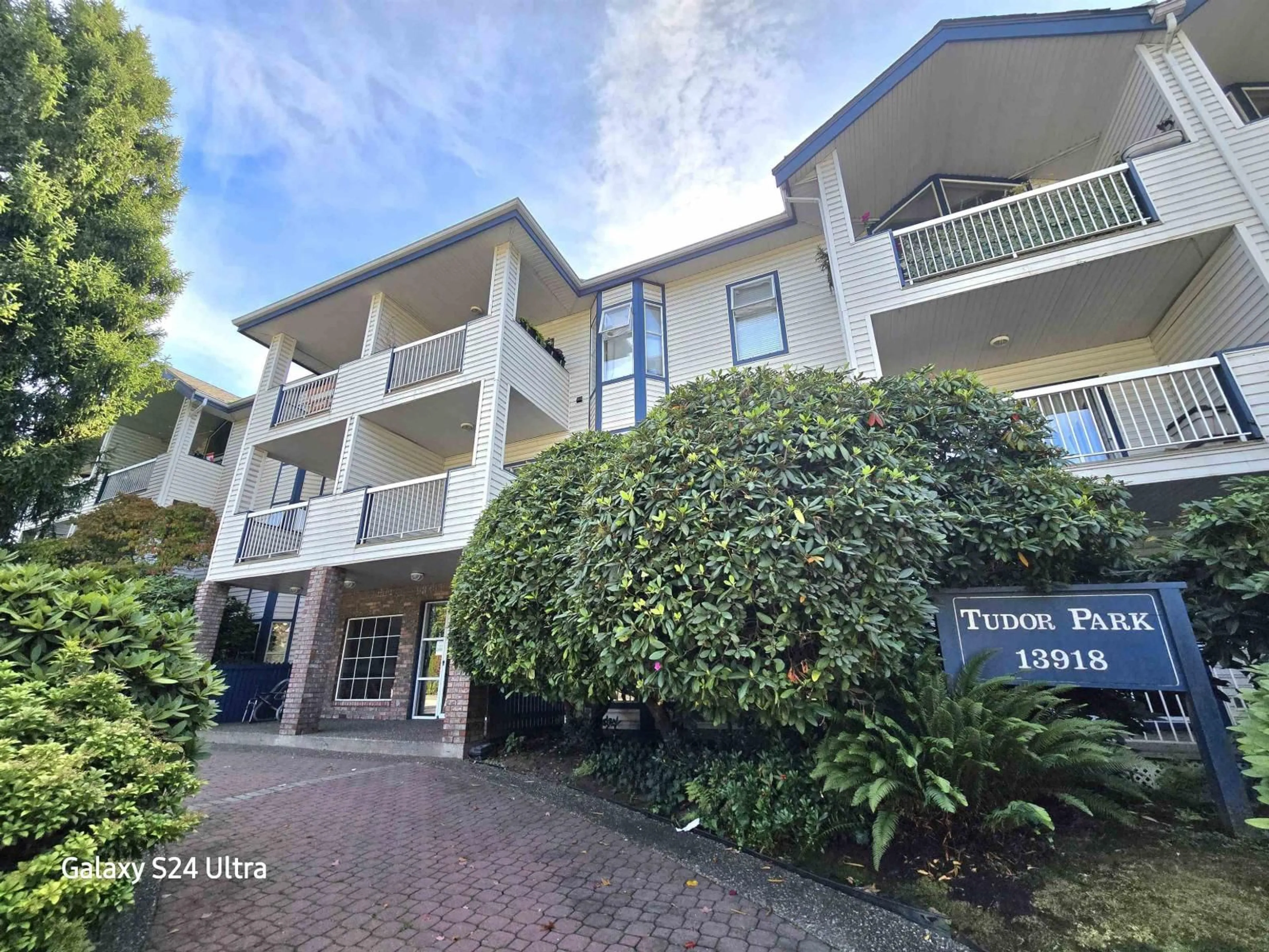 A pic from outside/outdoor area/front of a property/back of a property/a pic from drone, unknown for 107 - 13918 72 AVENUE, Surrey British Columbia V3W0T4