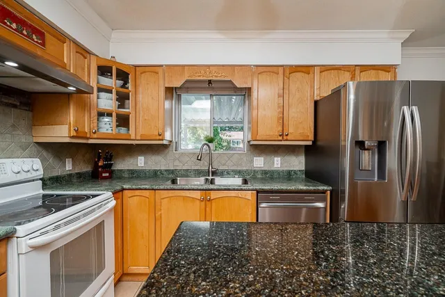 14523 89 AVENUE, Surrey 5