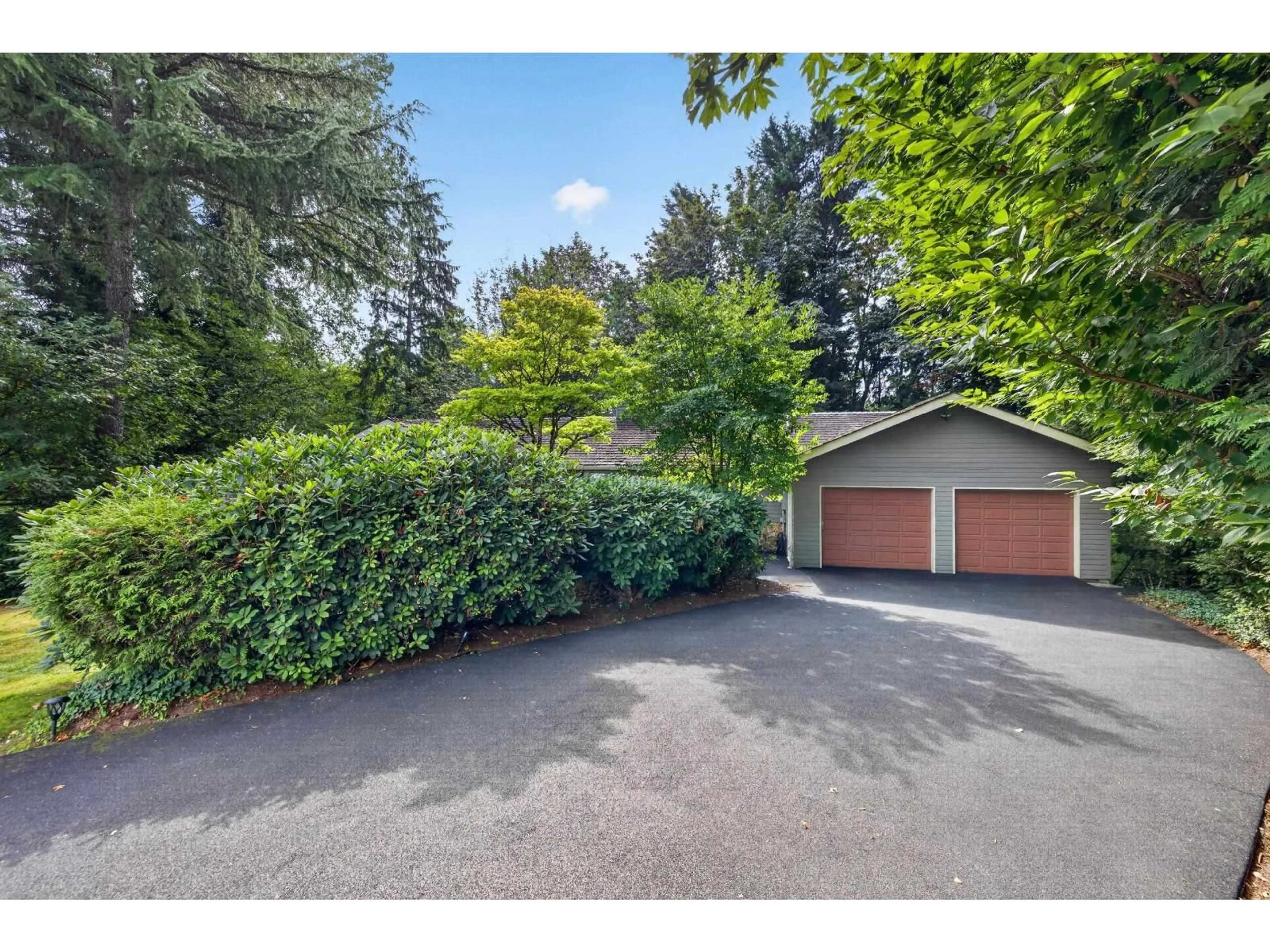 A pic from outside/outdoor area/front of a property/back of a property/a pic from drone, street for 35312 MCKINLEY PLACE, Abbotsford British Columbia V2S8L8