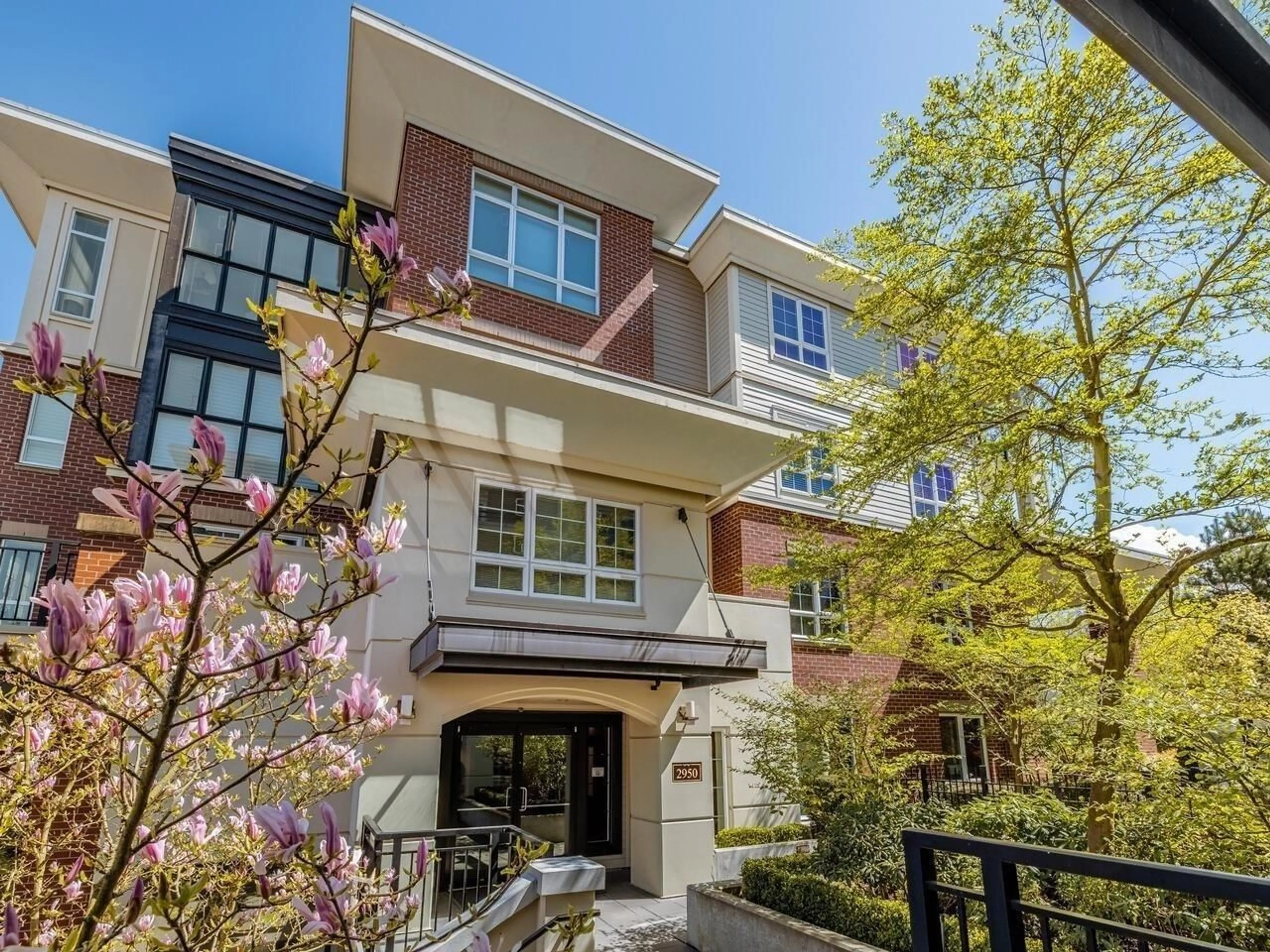 Unknown for 207 - 2950 KING GEORGE BOULEVARD, Surrey British Columbia V4P0E5