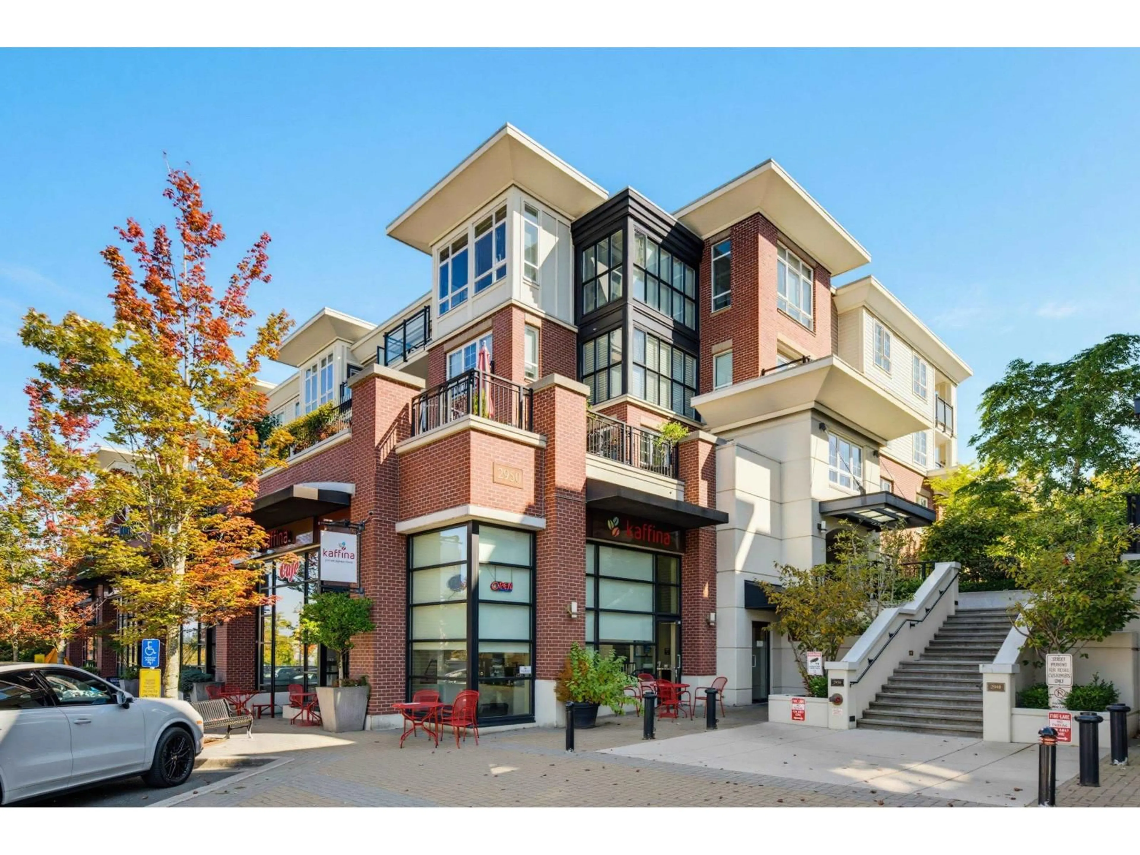 Home with brick exterior material, unknown for 207 - 2950 KING GEORGE BOULEVARD, Surrey British Columbia V4P0E5