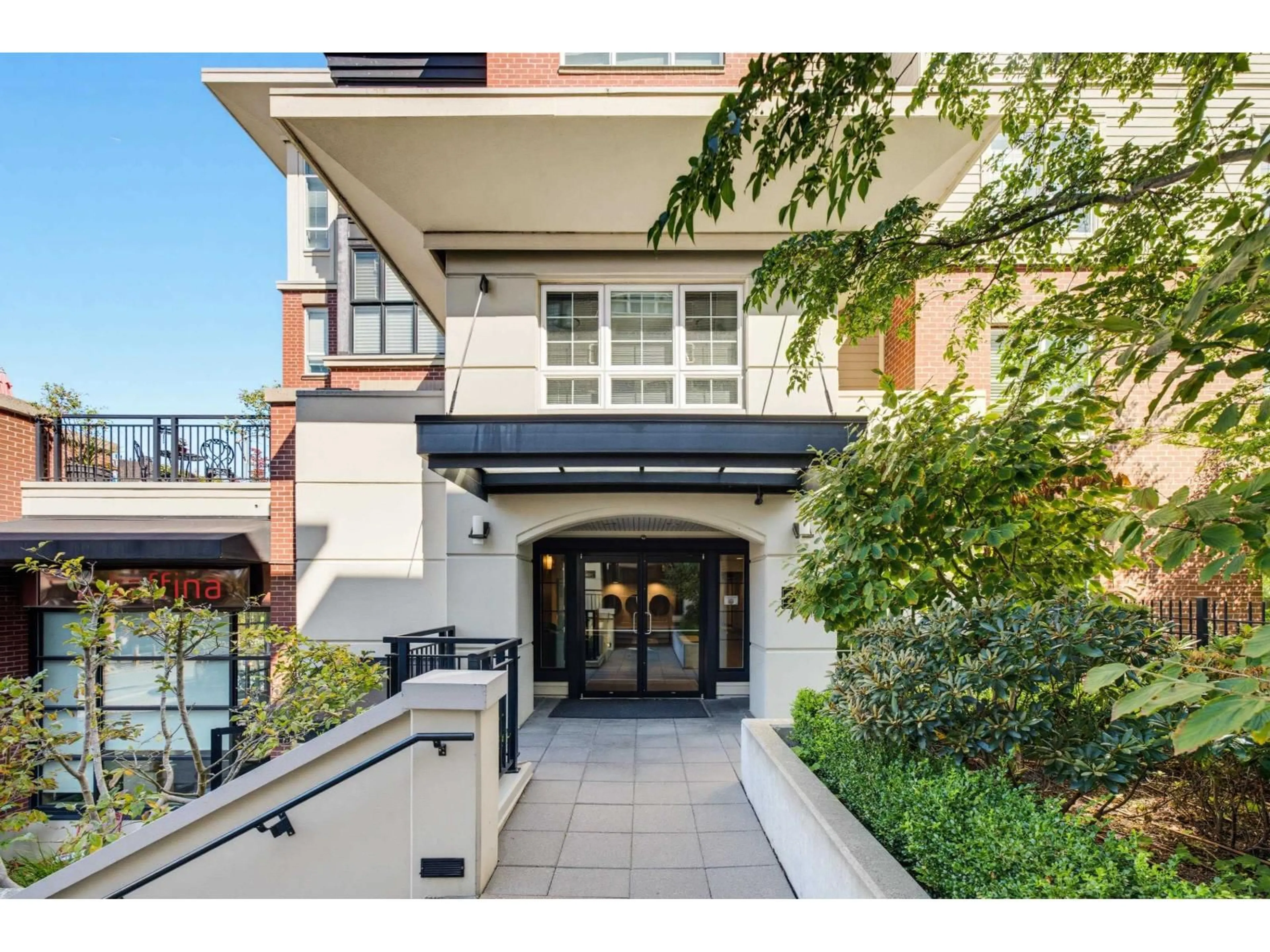 Unknown for 207 - 2950 KING GEORGE BOULEVARD, Surrey British Columbia V4P0E5