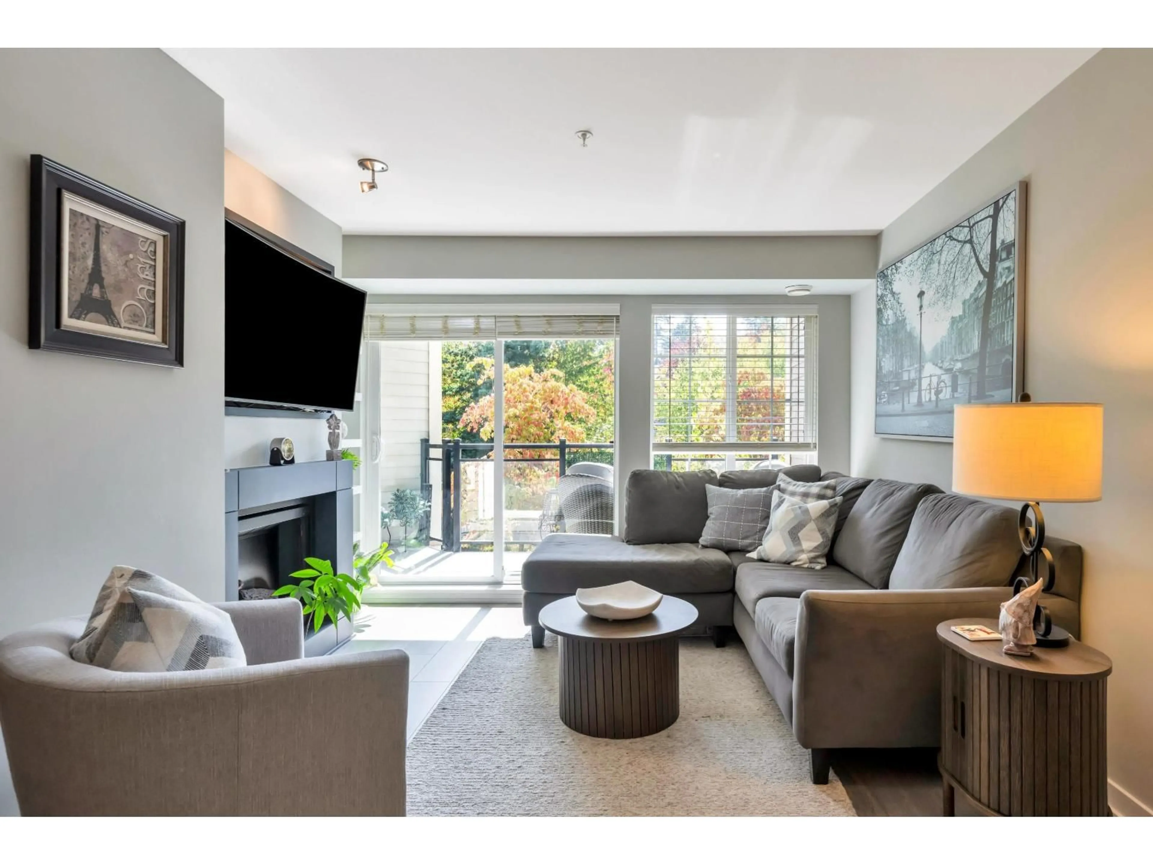 Living room with furniture, unknown for 207 - 2950 KING GEORGE BOULEVARD, Surrey British Columbia V4P0E5