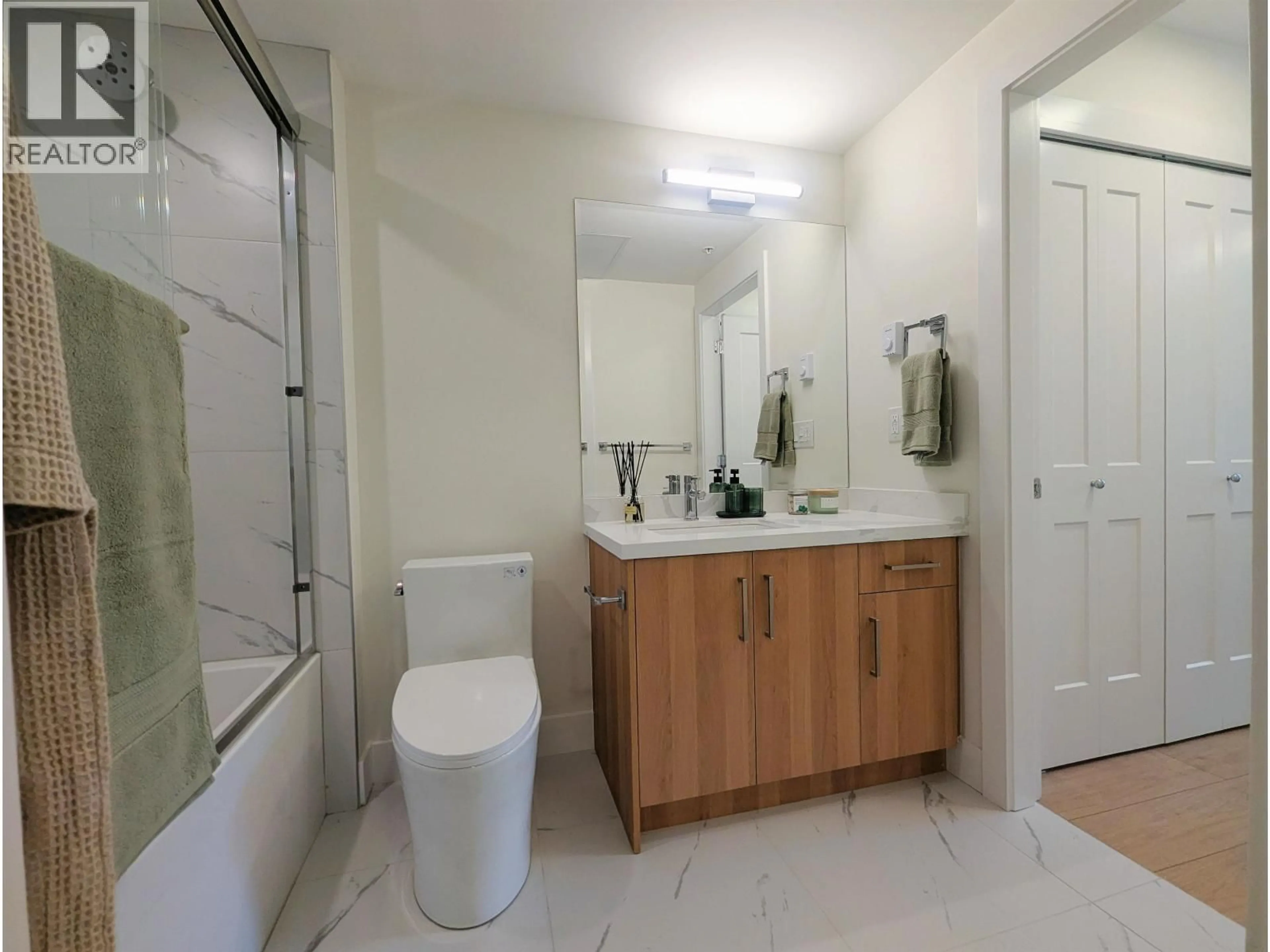 Standard bathroom, ceramic/tile floor for 307 - 2368 SHAUGHNESSY, Port Coquitlam British Columbia V3C3E3