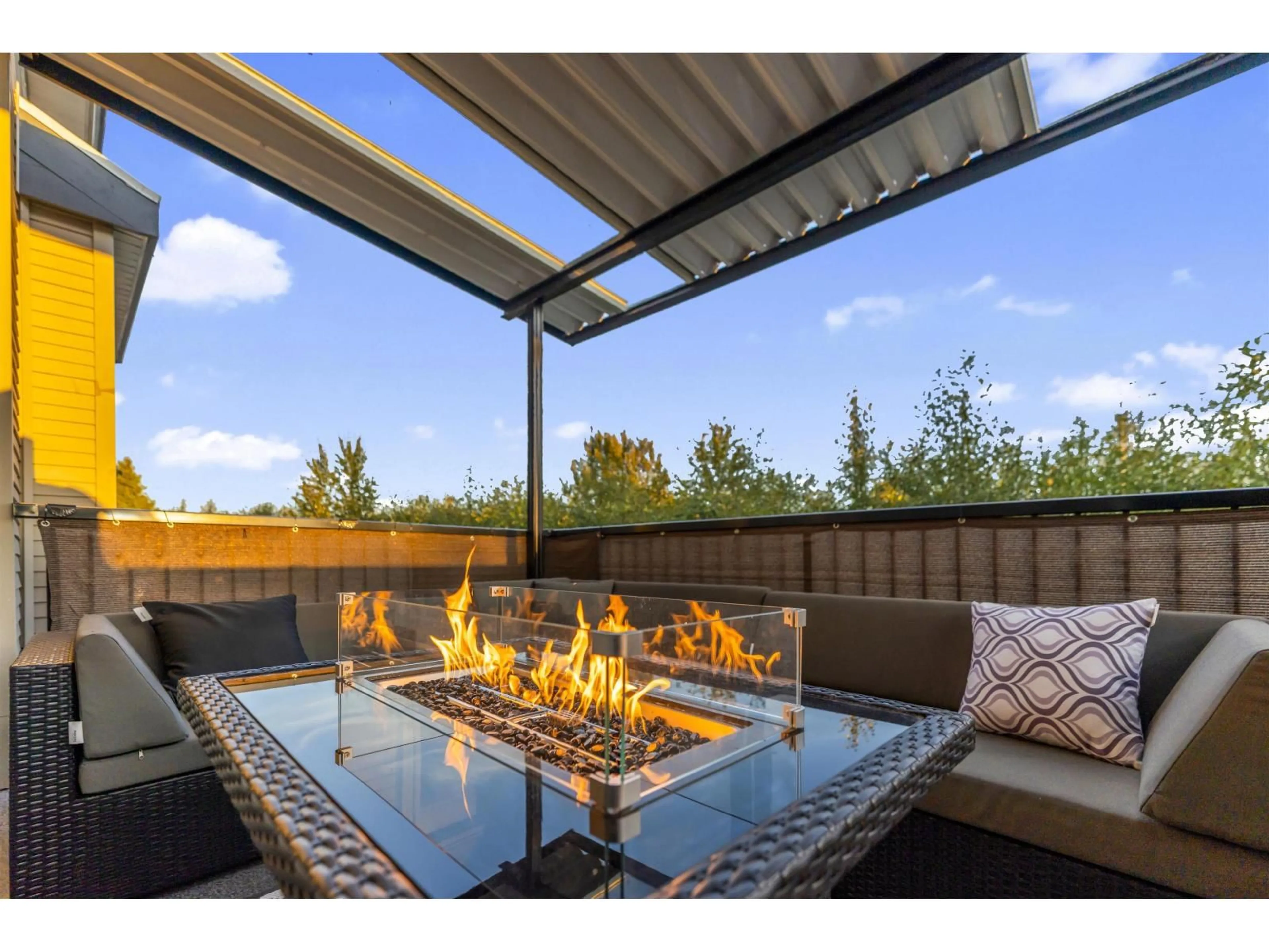 Patio, mountain view for 14570 67A AVENUE, Surrey British Columbia V3S0Z4