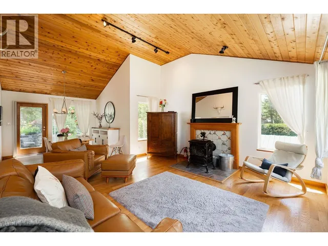 1529 WHITESAILS DRIVE, Bowen Island 2