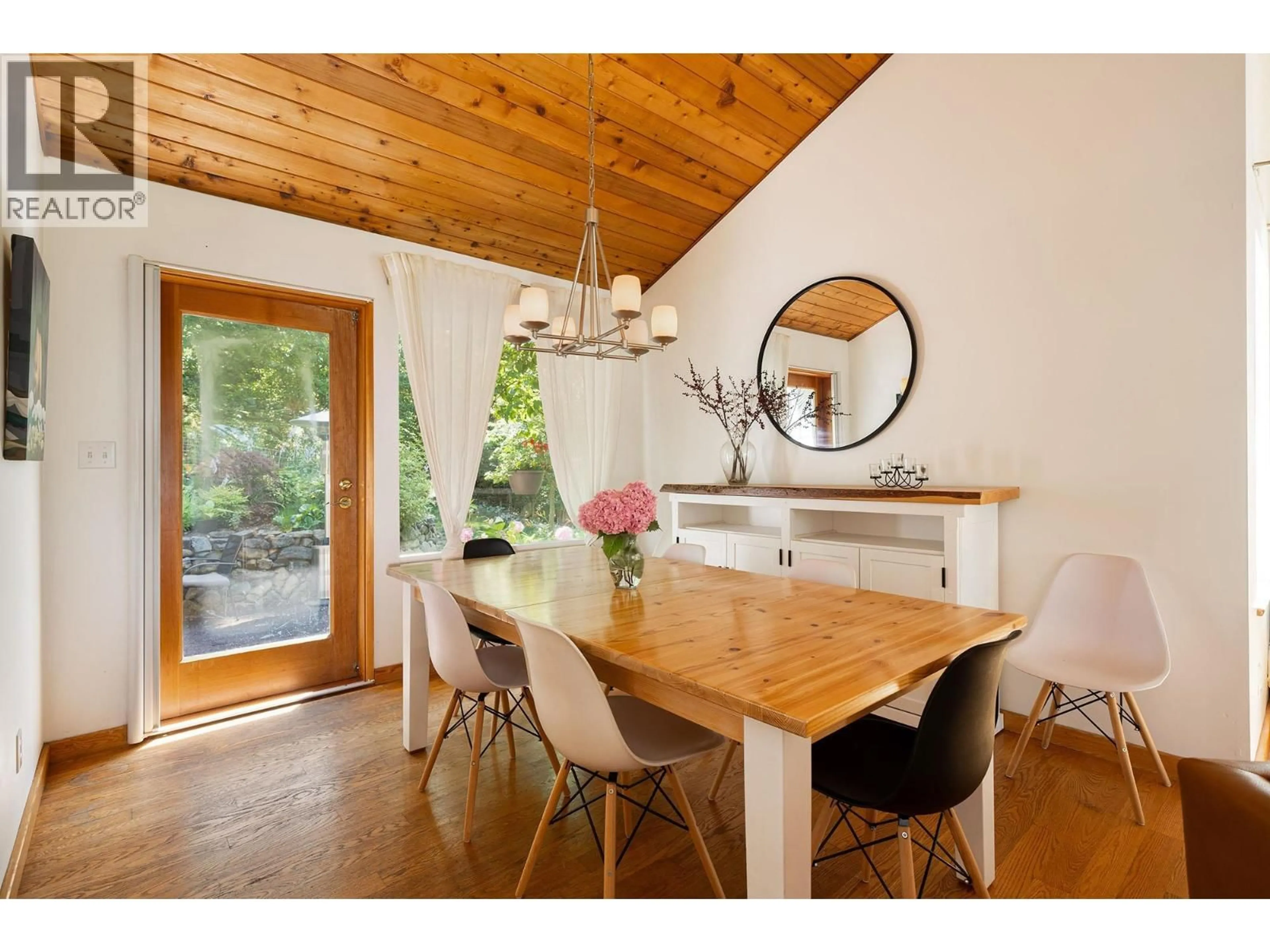 Dining room, wood/laminate floor for 1529 WHITESAILS DRIVE, Bowen Island British Columbia V0N1G2