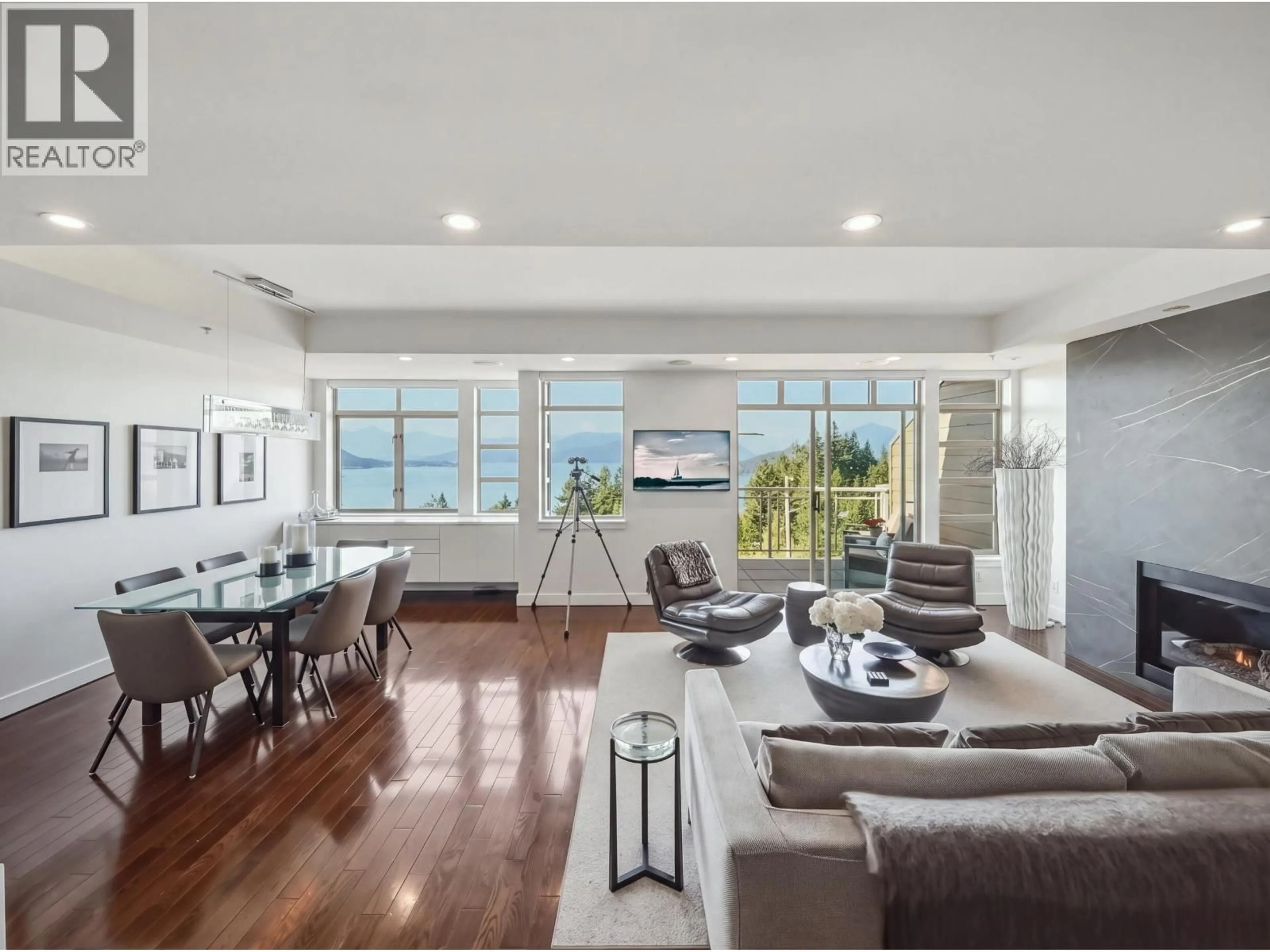 Living room with furniture, unknown for 8547 SEASCAPE COURT, West Vancouver British Columbia V7W3J7