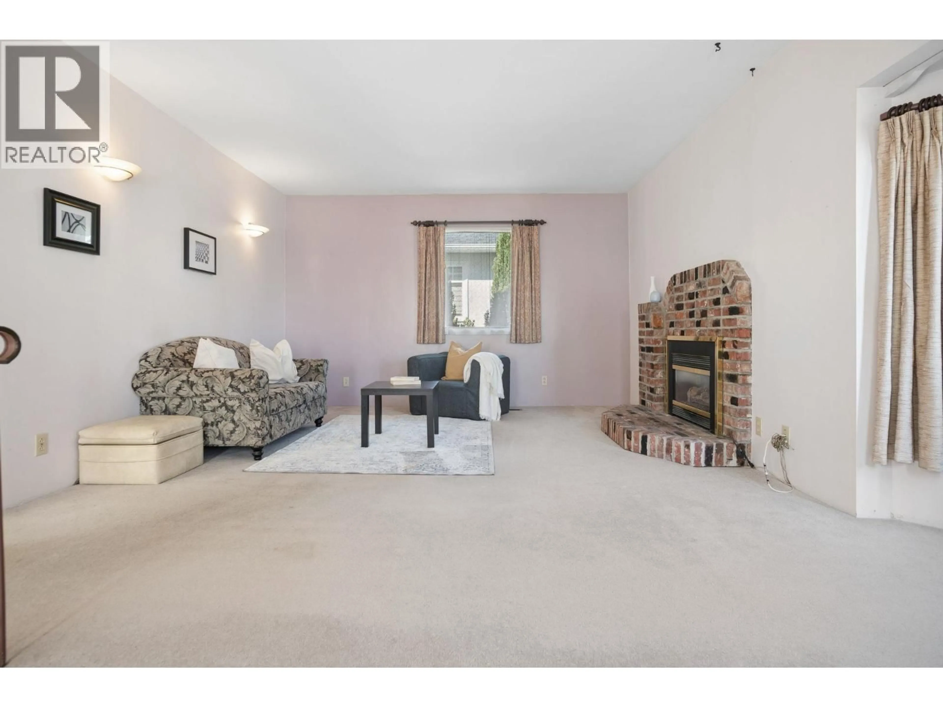 Living room with furniture, unknown for 7707 MCGREGOR AVENUE, Burnaby British Columbia V5J4H4