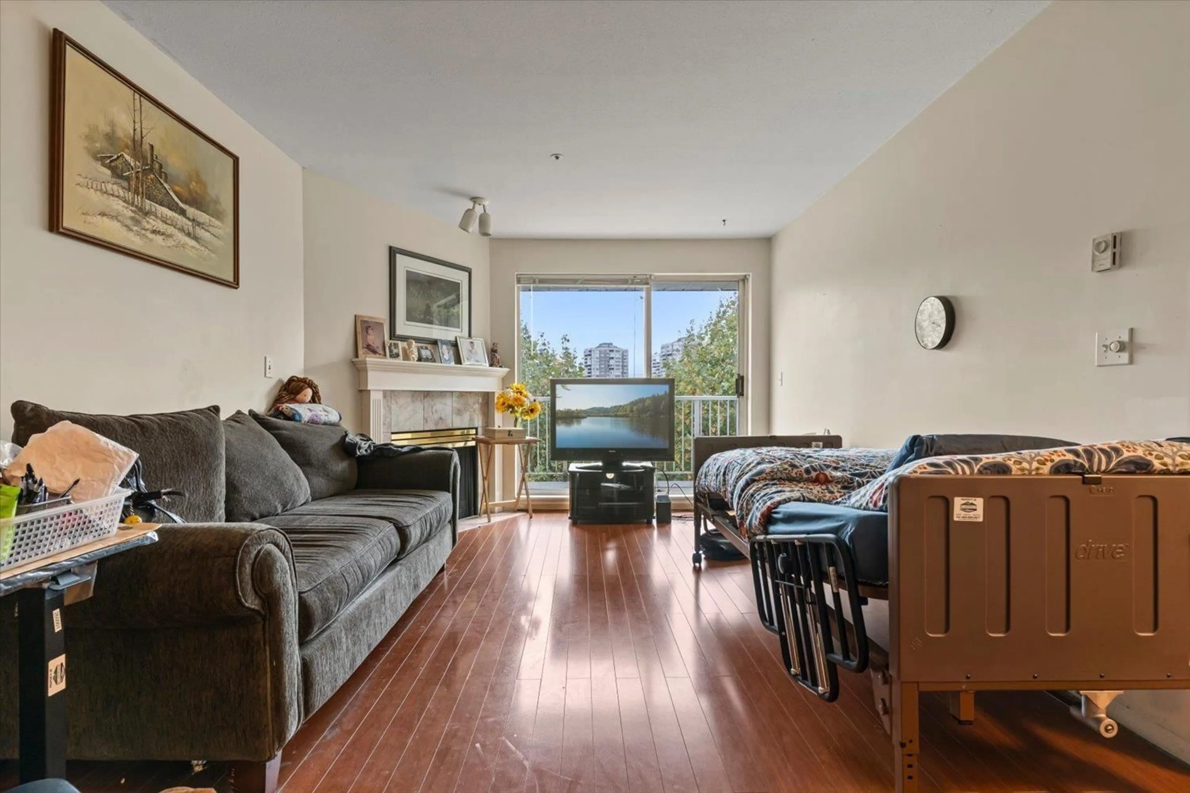 Living room with furniture, unknown for 432 - 32830 GEORGE FERGUSON WAY, Abbotsford British Columbia V2S7K1