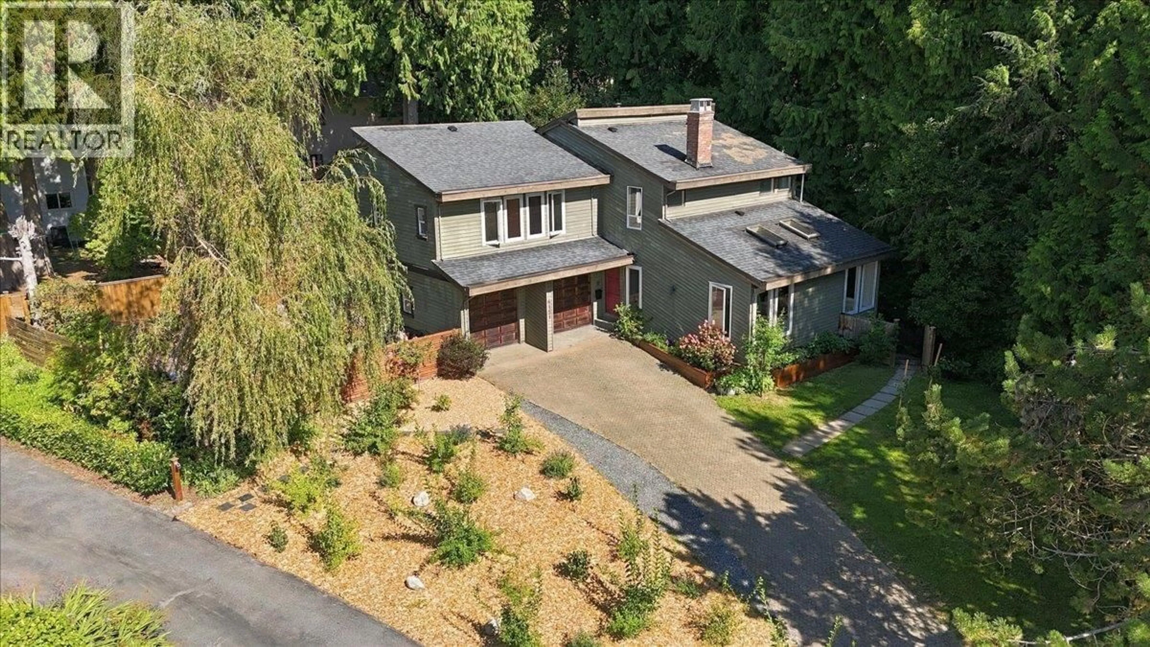 A pic from outside/outdoor area/front of a property/back of a property/a pic from drone, street for 4151 FIRCREST PLACE, North Vancouver British Columbia V7K3A2