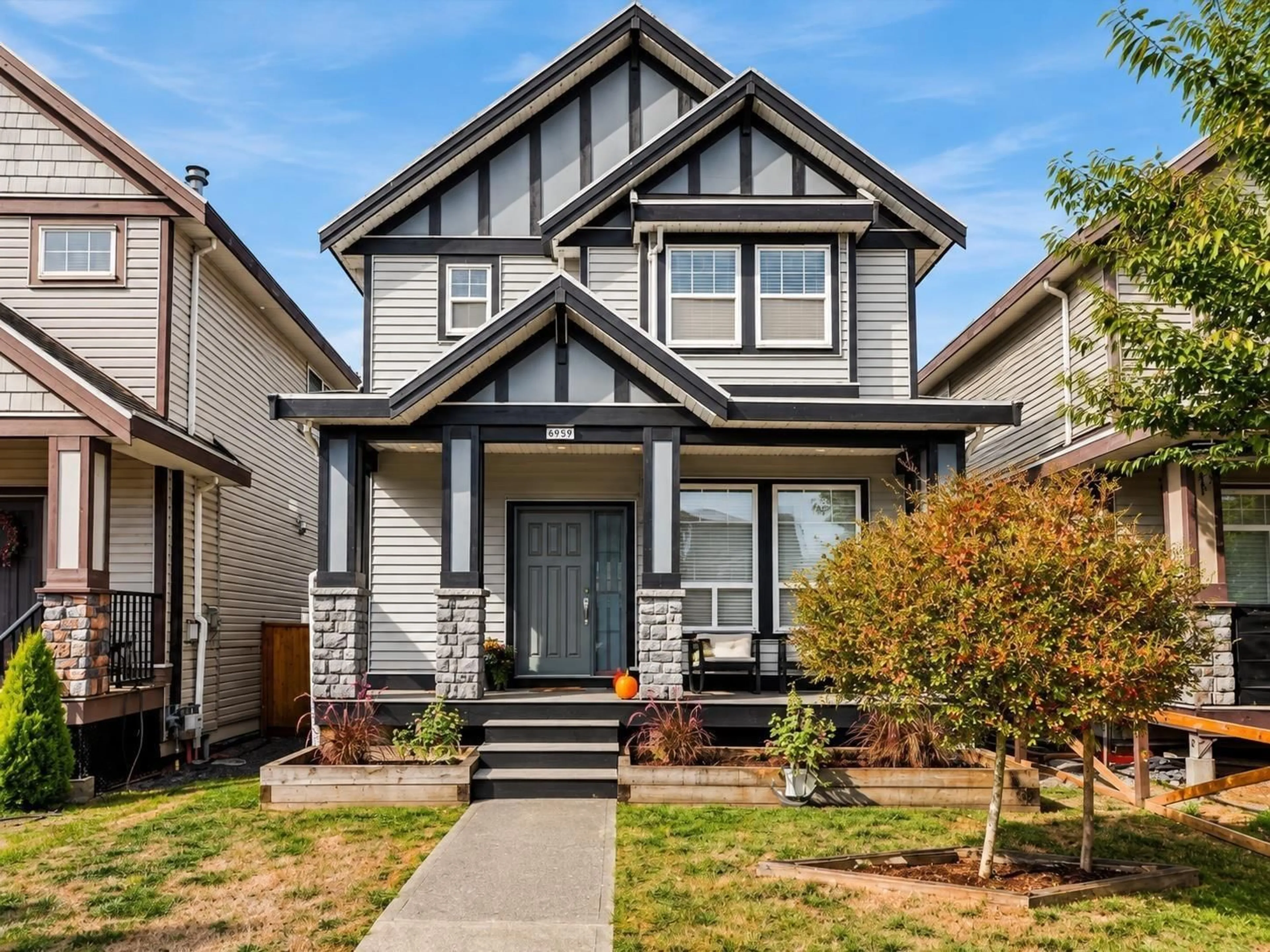 Home with vinyl exterior material, street for 6959 192 STREET, Surrey British Columbia V4N5W6