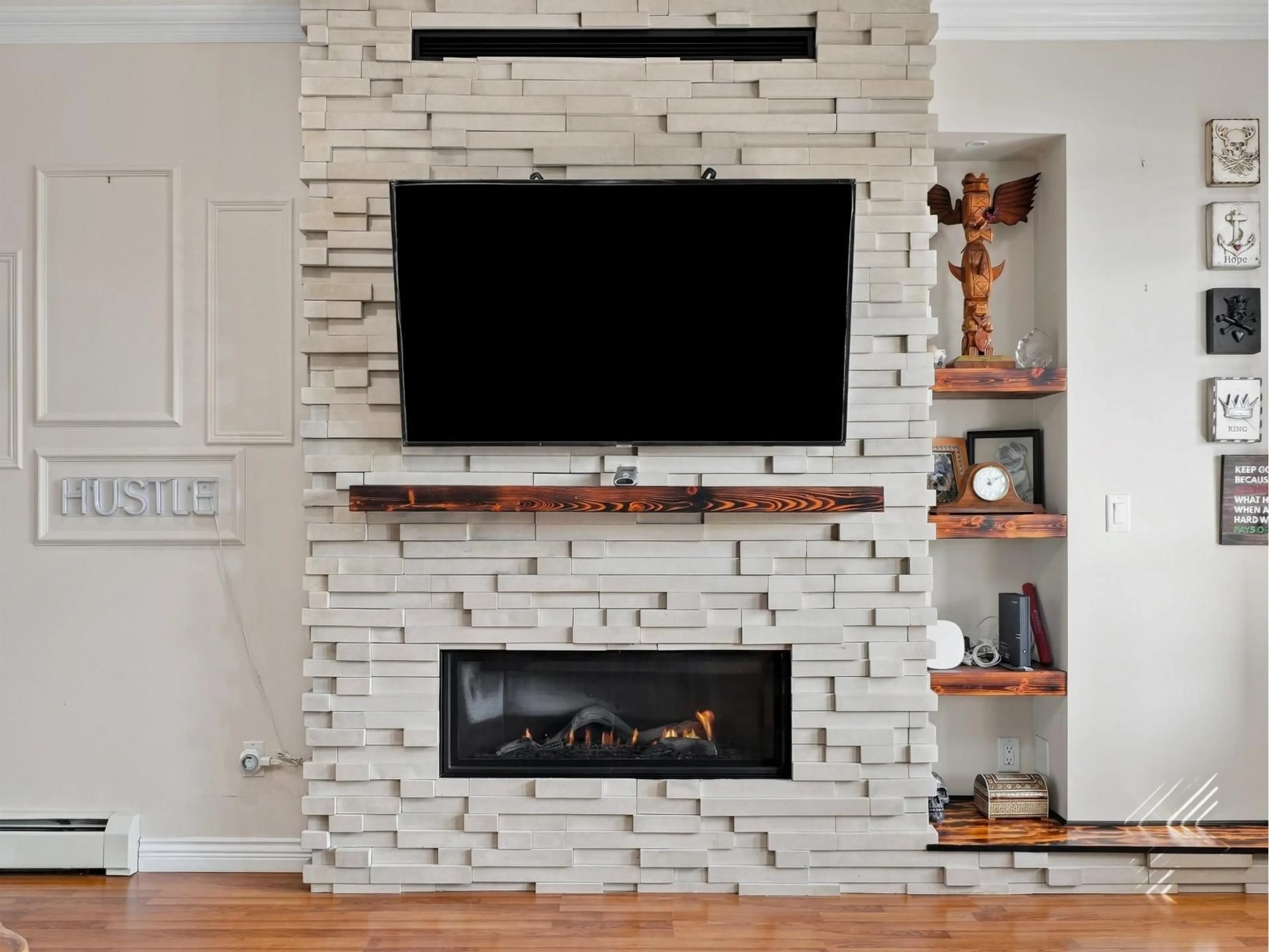 Home theater for 6959 192 STREET, Surrey British Columbia V4N5W6