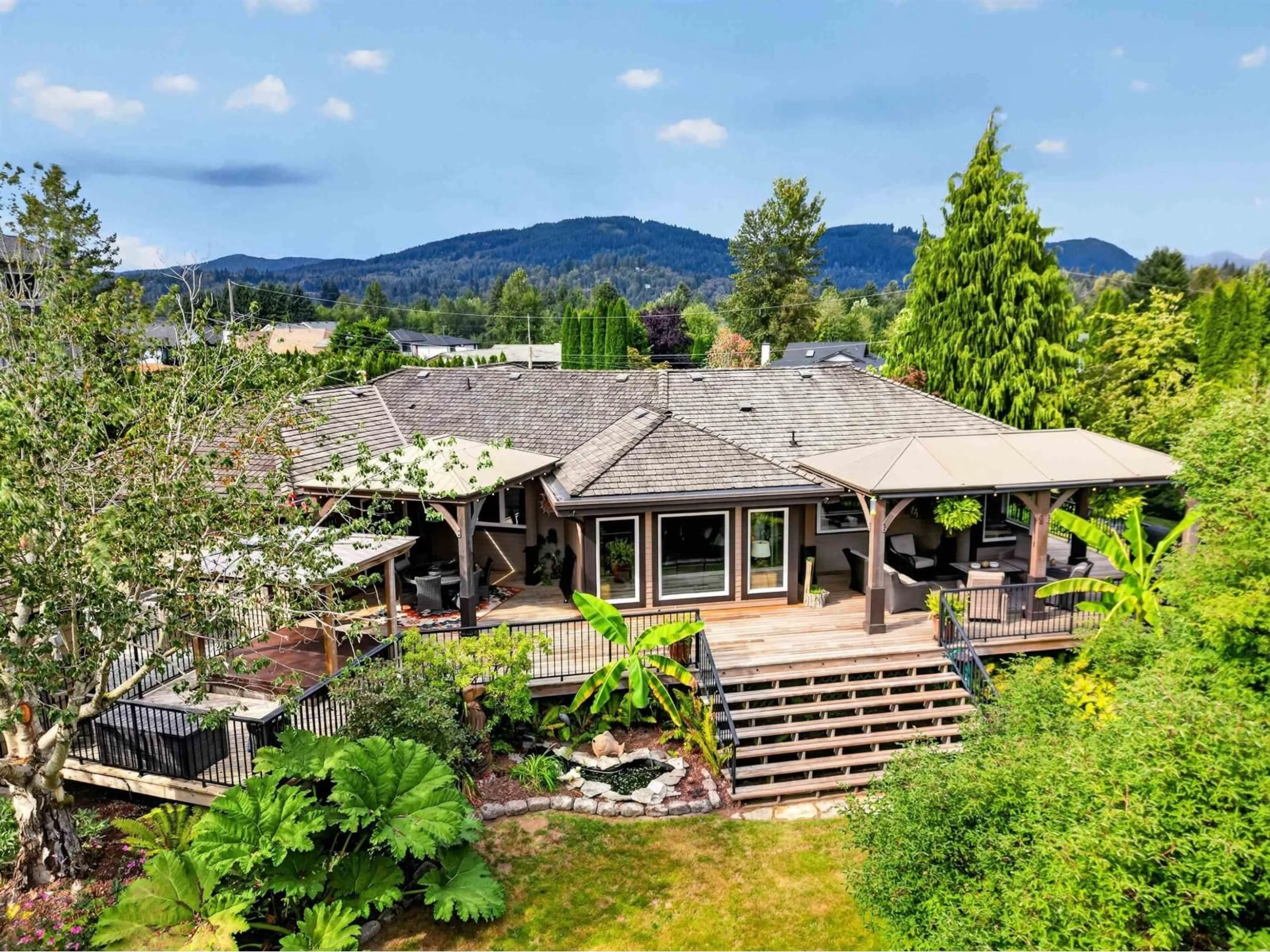 A pic from outside/outdoor area/front of a property/back of a property/a pic from drone, mountain view for 34088 YORK AVENUE, Mission British Columbia V2V6Y5