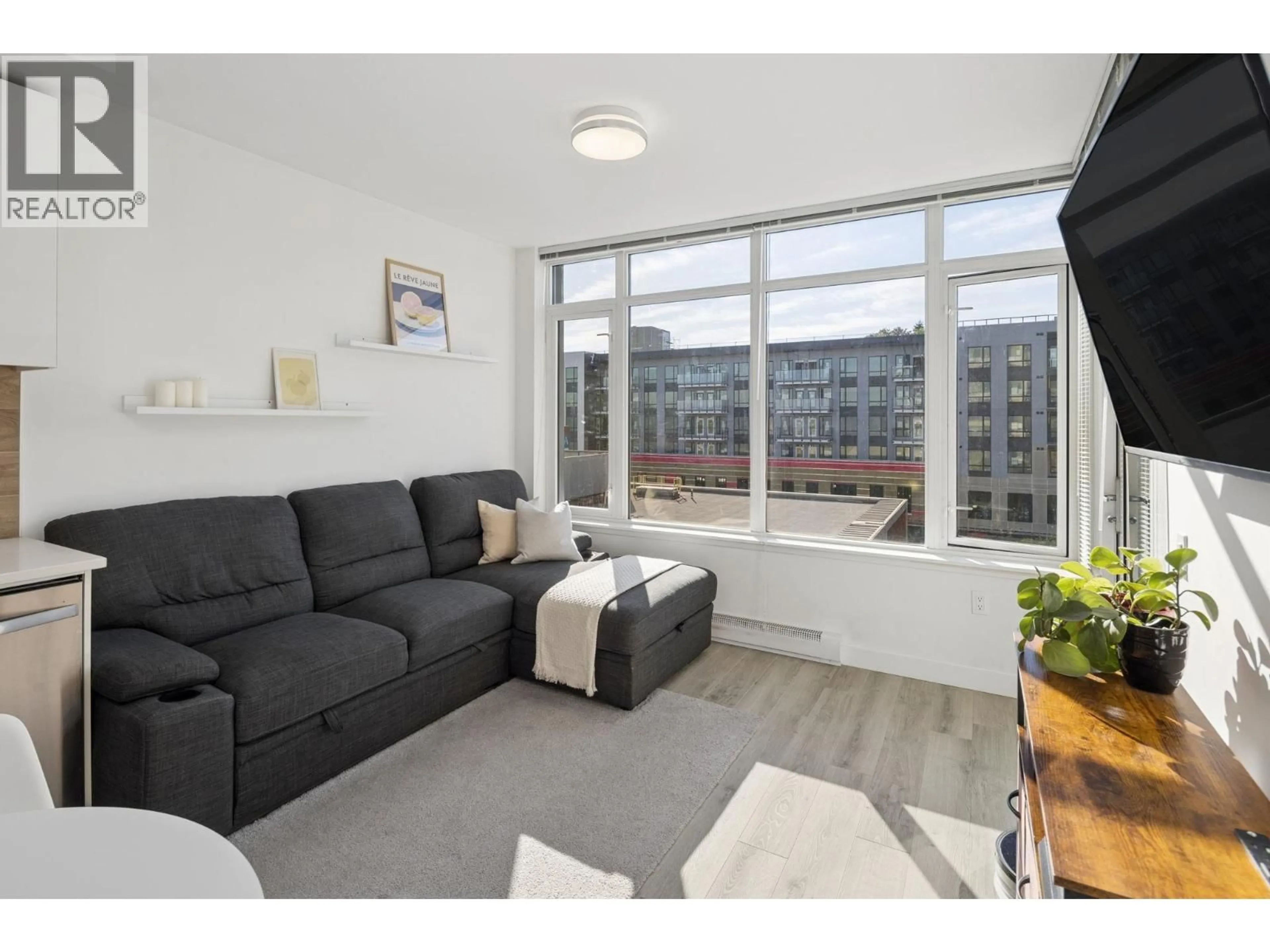 Living room with furniture, unknown for 602 - 200 NELSON'S CRESCENT, New Westminster British Columbia V3L0H4