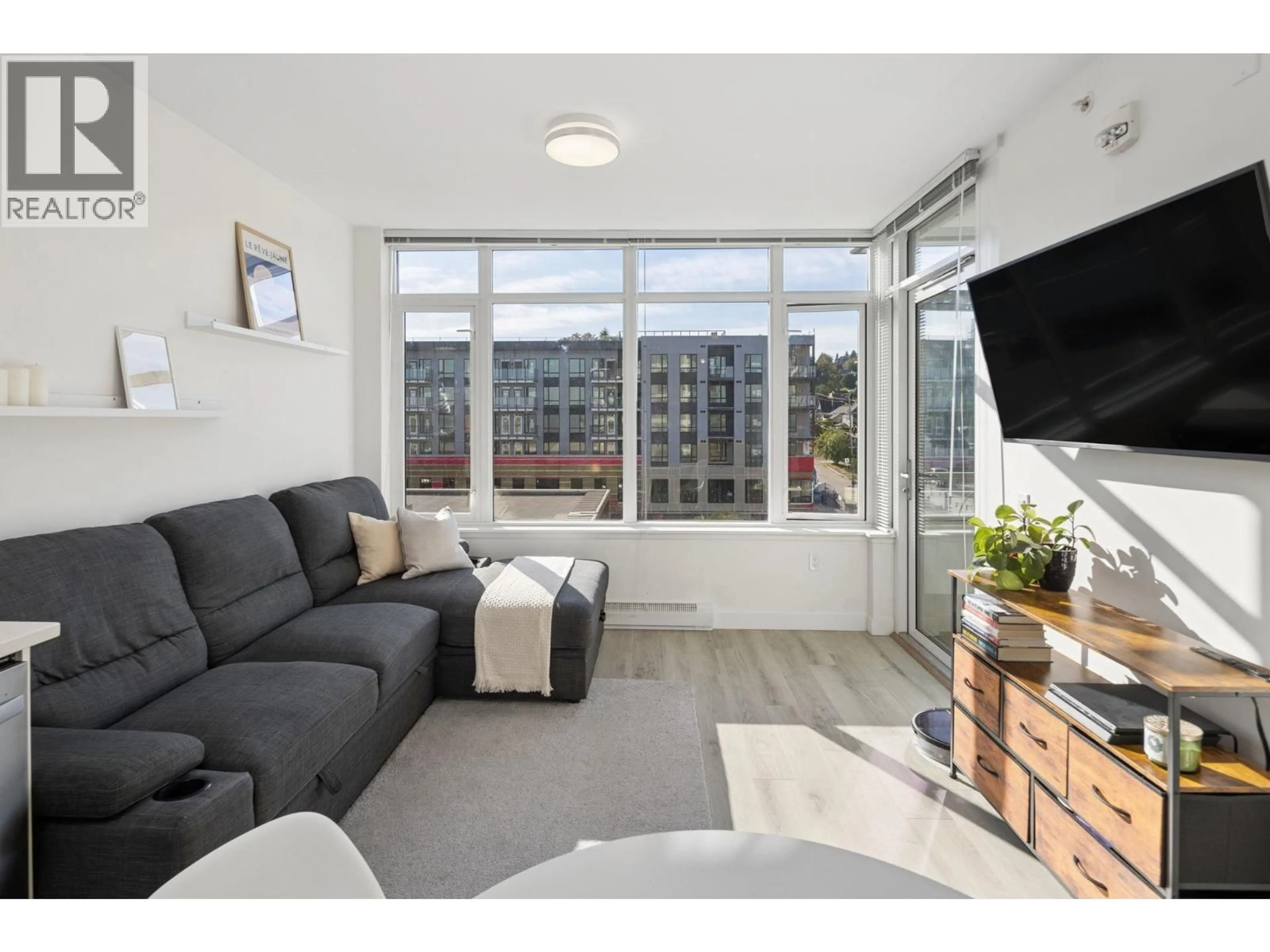 Living room with furniture, unknown for 602 - 200 NELSON'S CRESCENT, New Westminster British Columbia V3L0H4