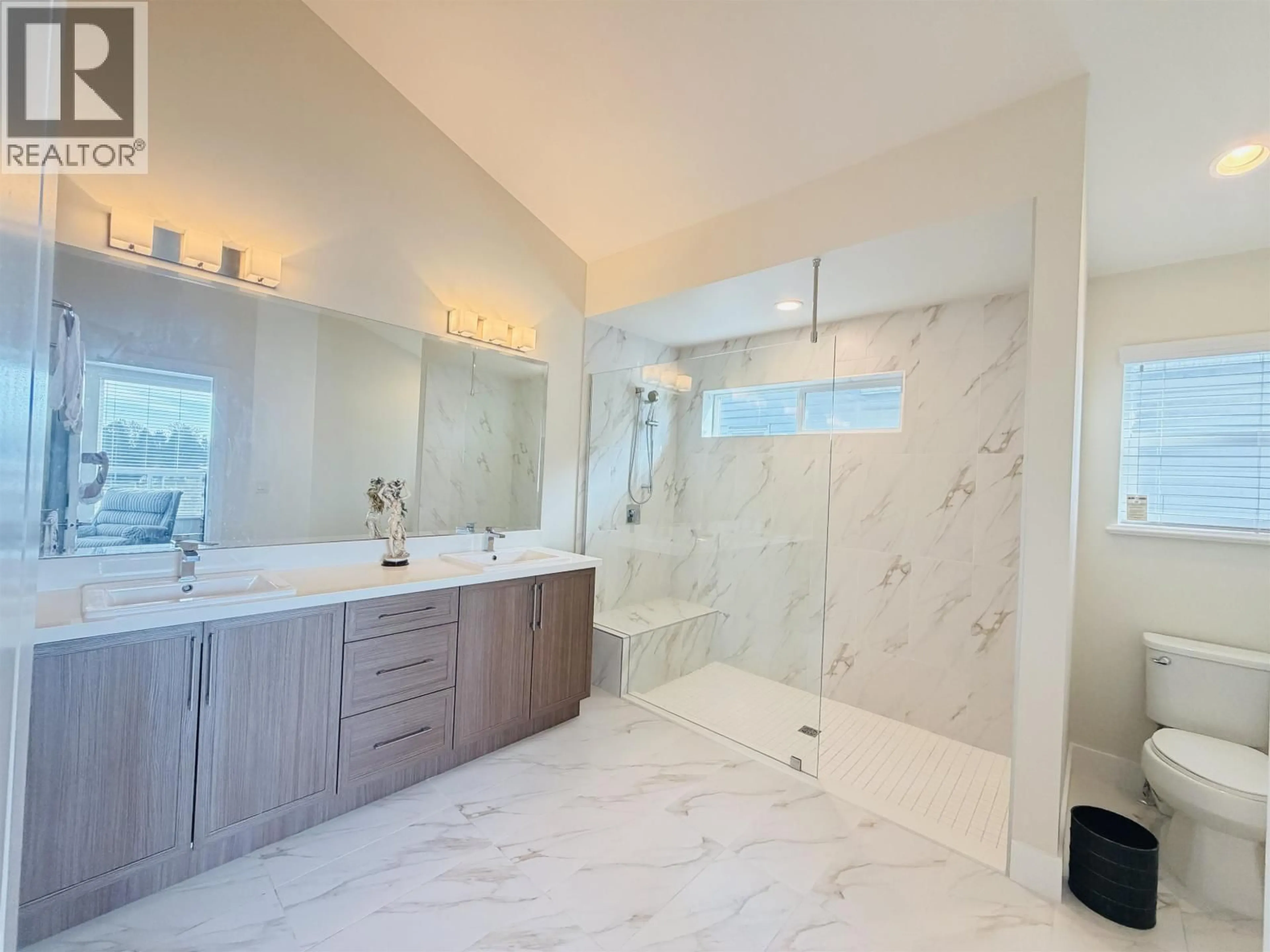 Contemporary bathroom, ceramic/tile floor for 10329 238A STREET, Maple Ridge British Columbia V2W1G3