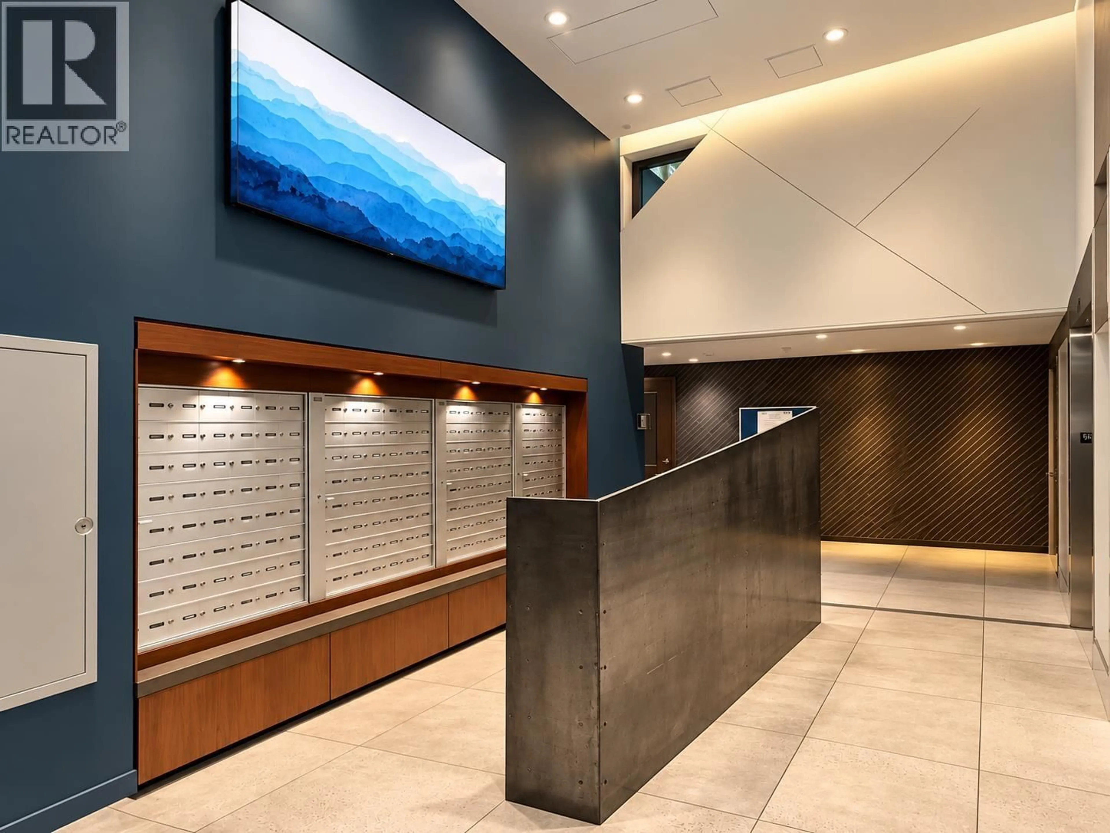 Indoor foyer for 212 - 1661 QUEBEC STREET, Vancouver British Columbia V6A0H2