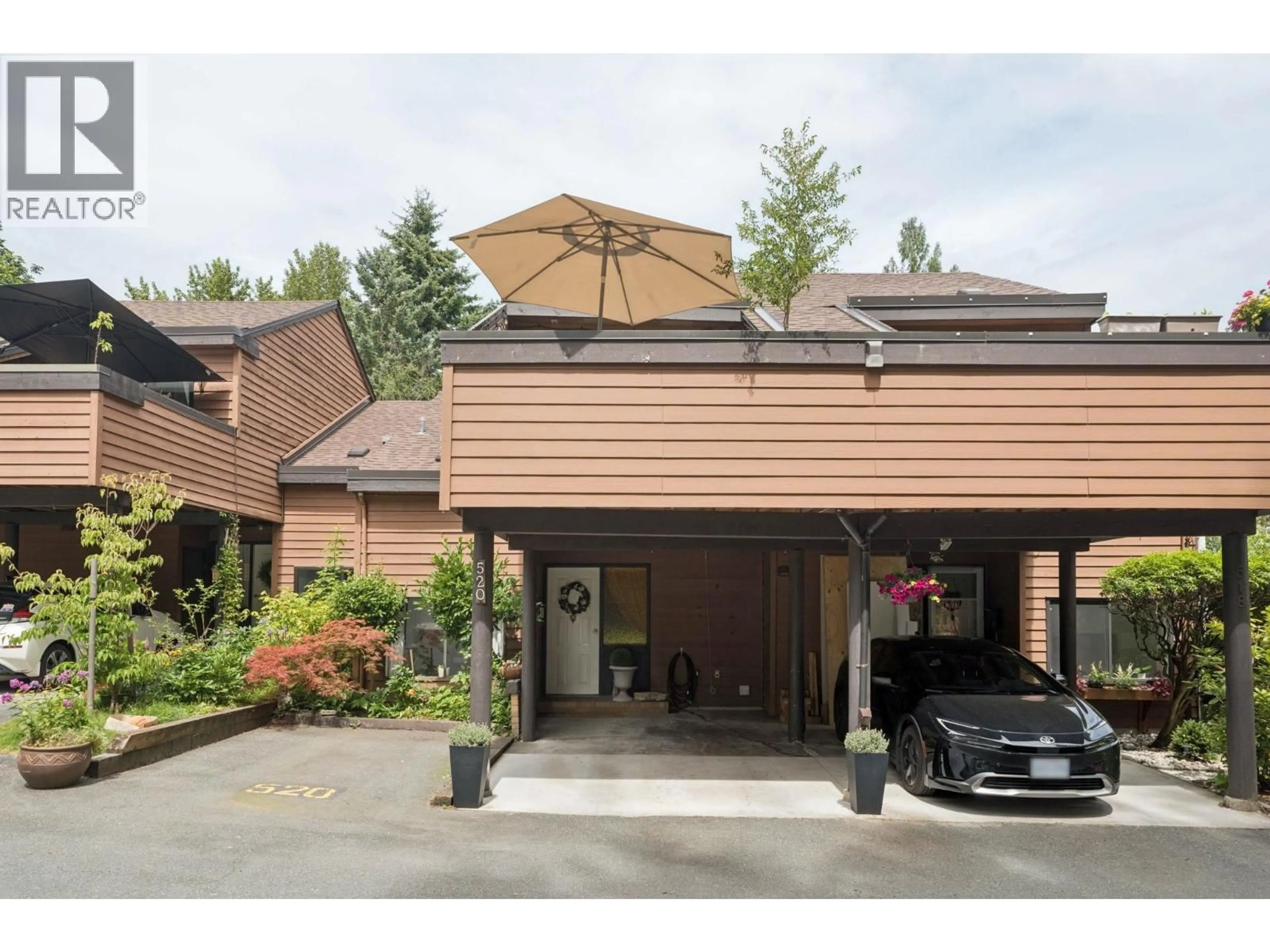 Indoor foyer for 520 CARDIFF WAY, Port Moody British Columbia V3H3T3