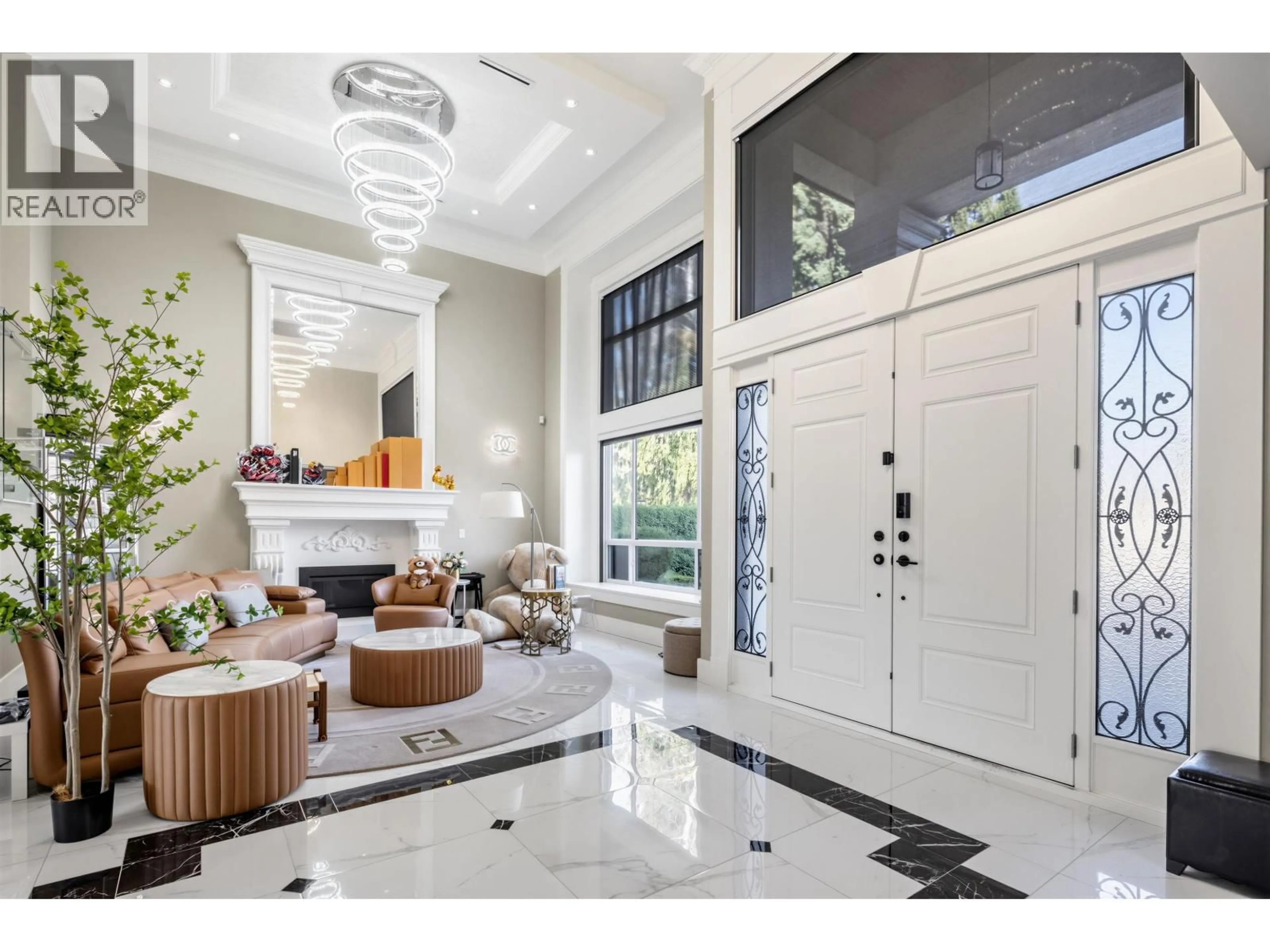 Indoor entryway for 7571 BRIDGE STREET, Richmond British Columbia V6Y2S6