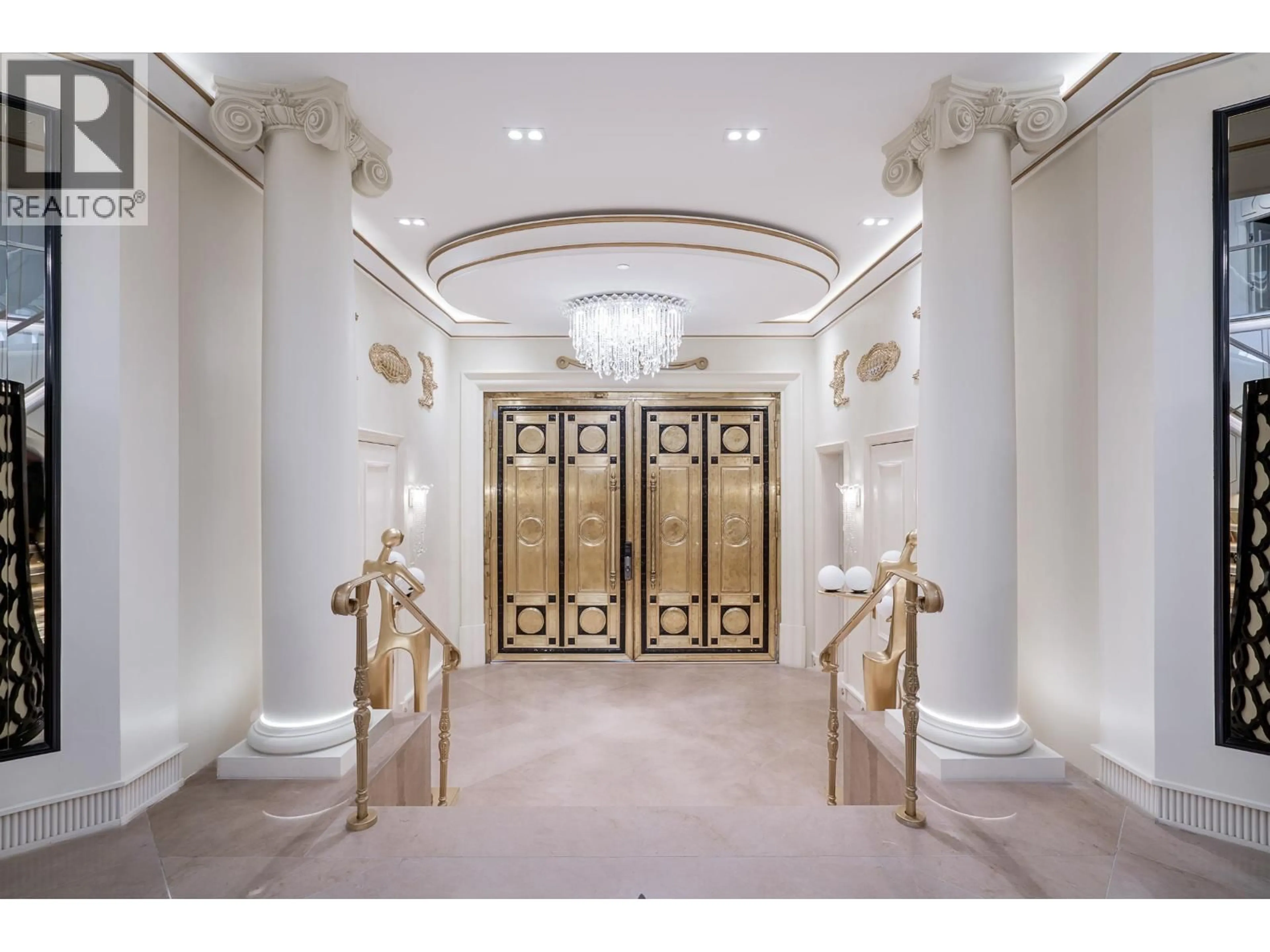 Indoor foyer for 1121 CRESTLINE ROAD, West Vancouver British Columbia V7P3S8